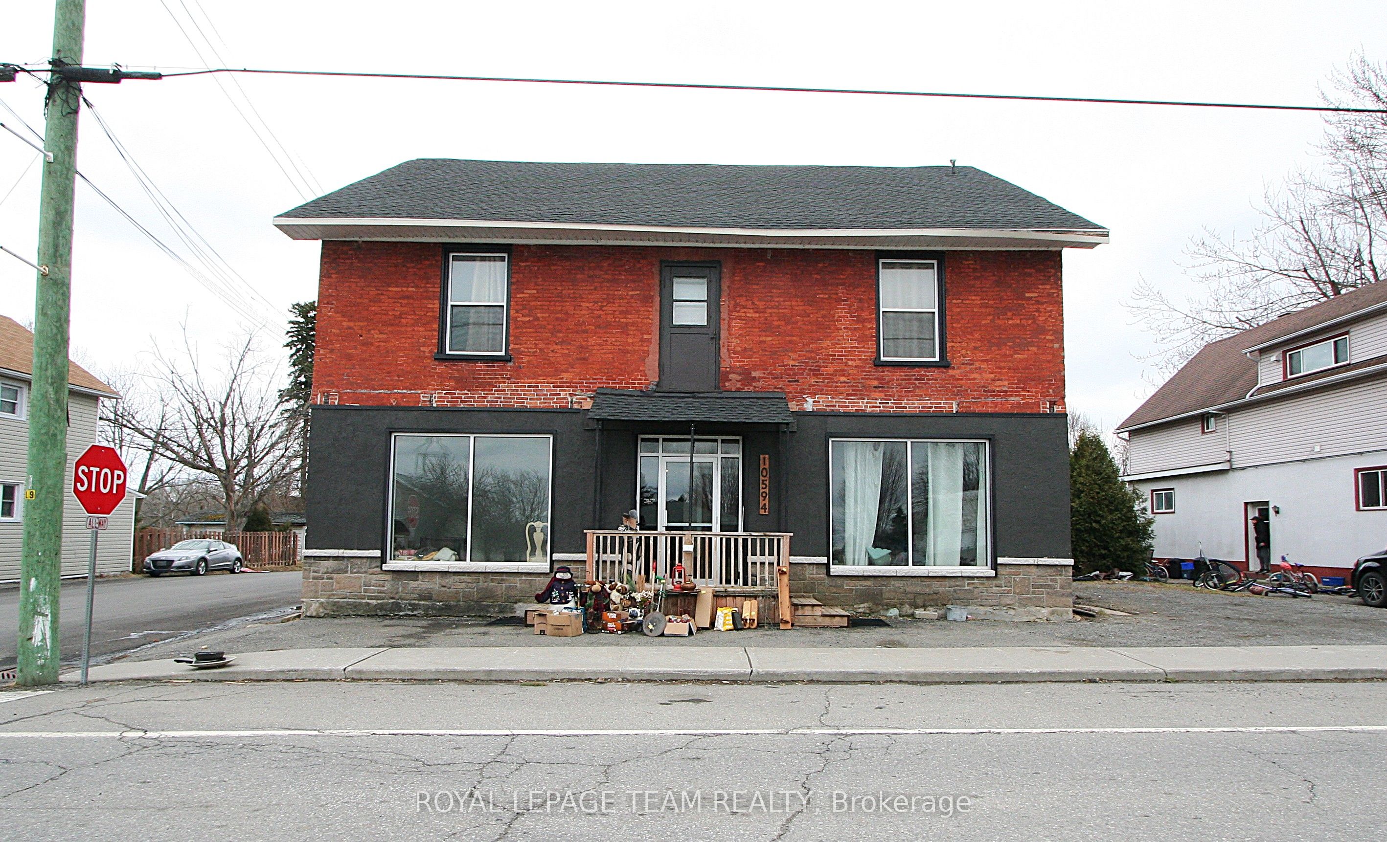 10594 Main Street Property Photo