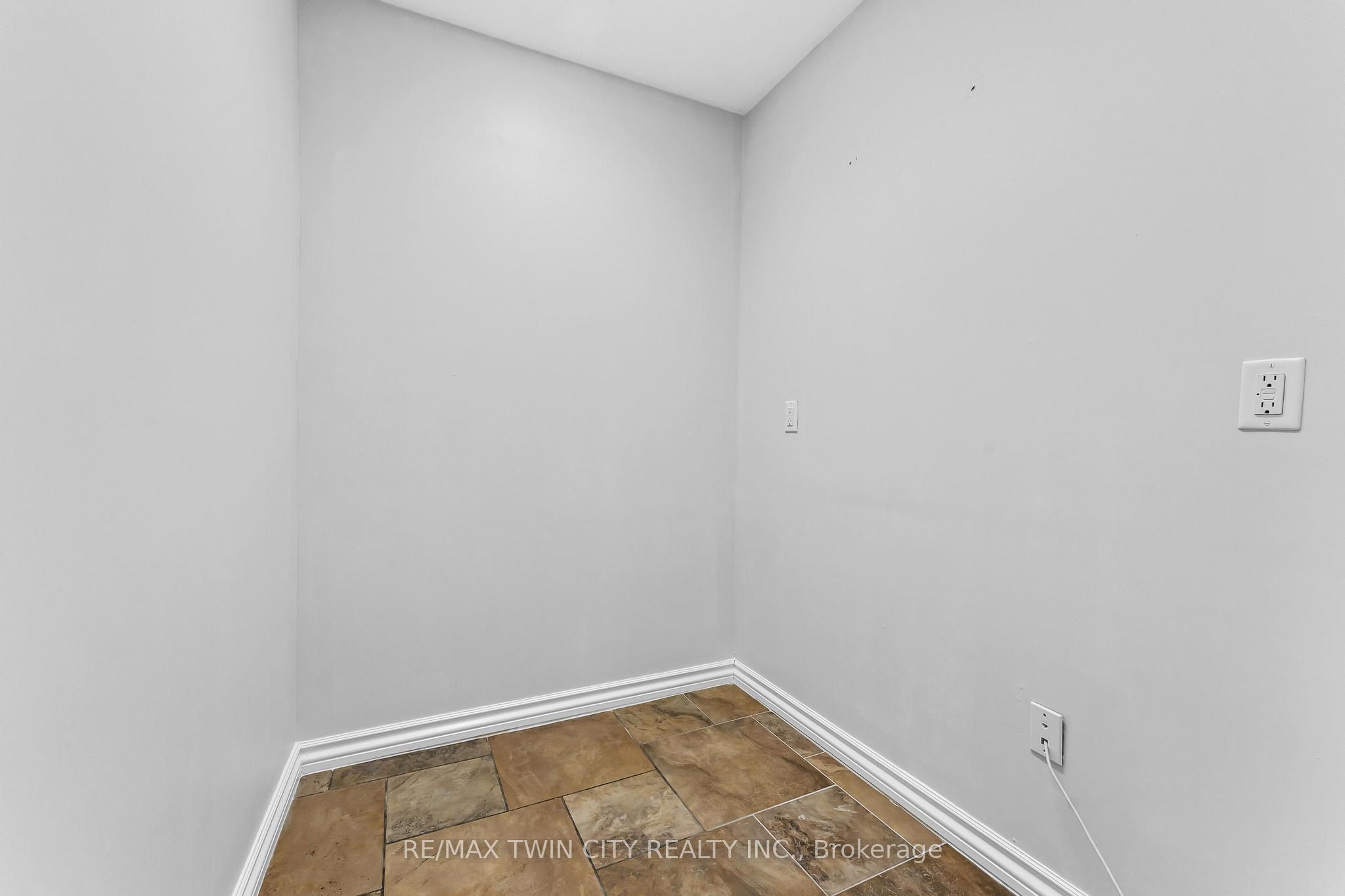 9565 Wellington Rd 124 Road Property Photo 27