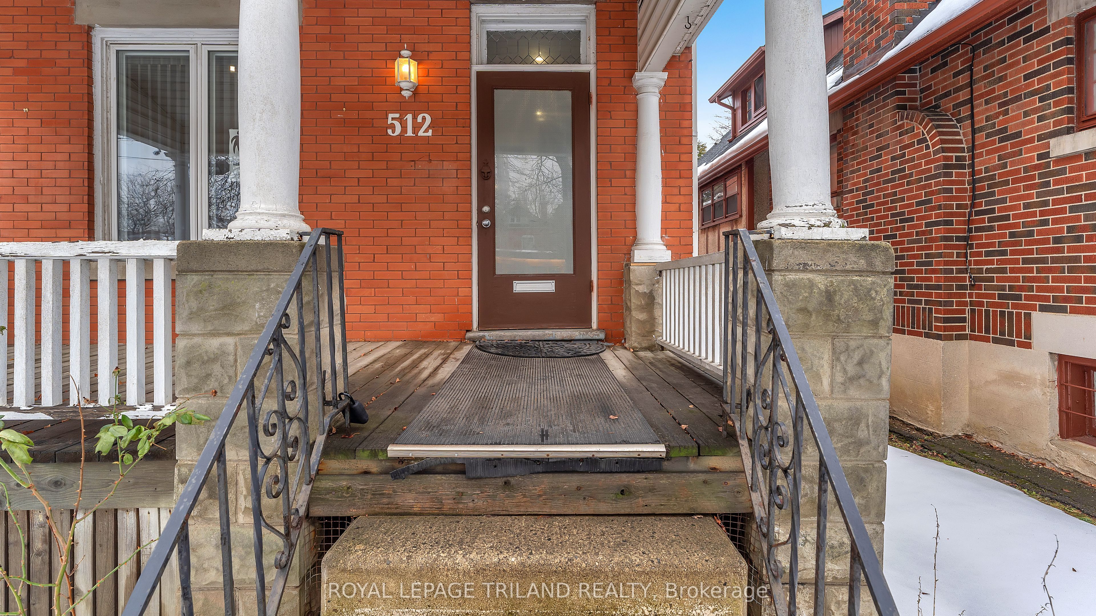 512 Oxford Street Property Photo 3