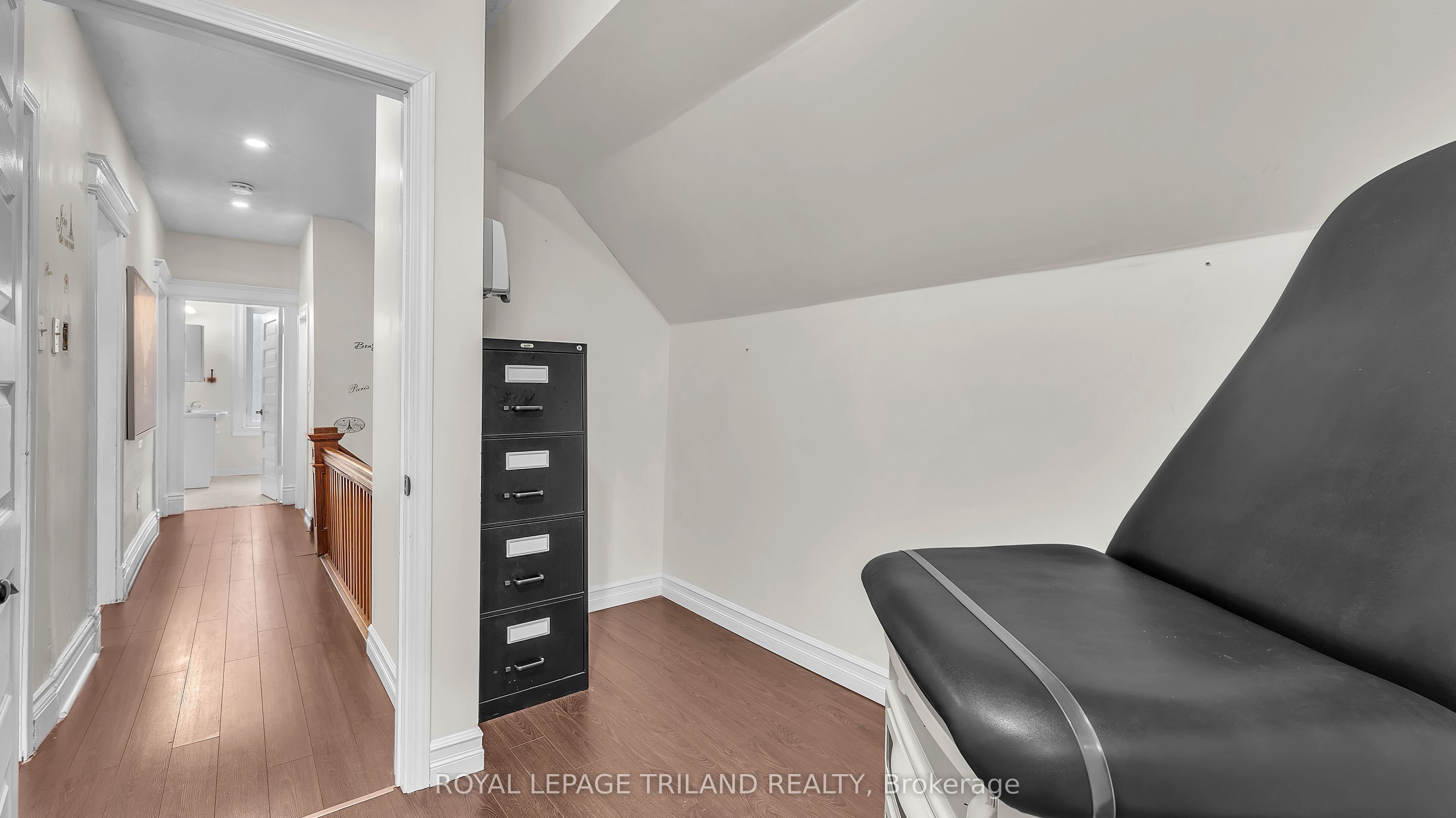 512 Oxford Street Property Photo 5