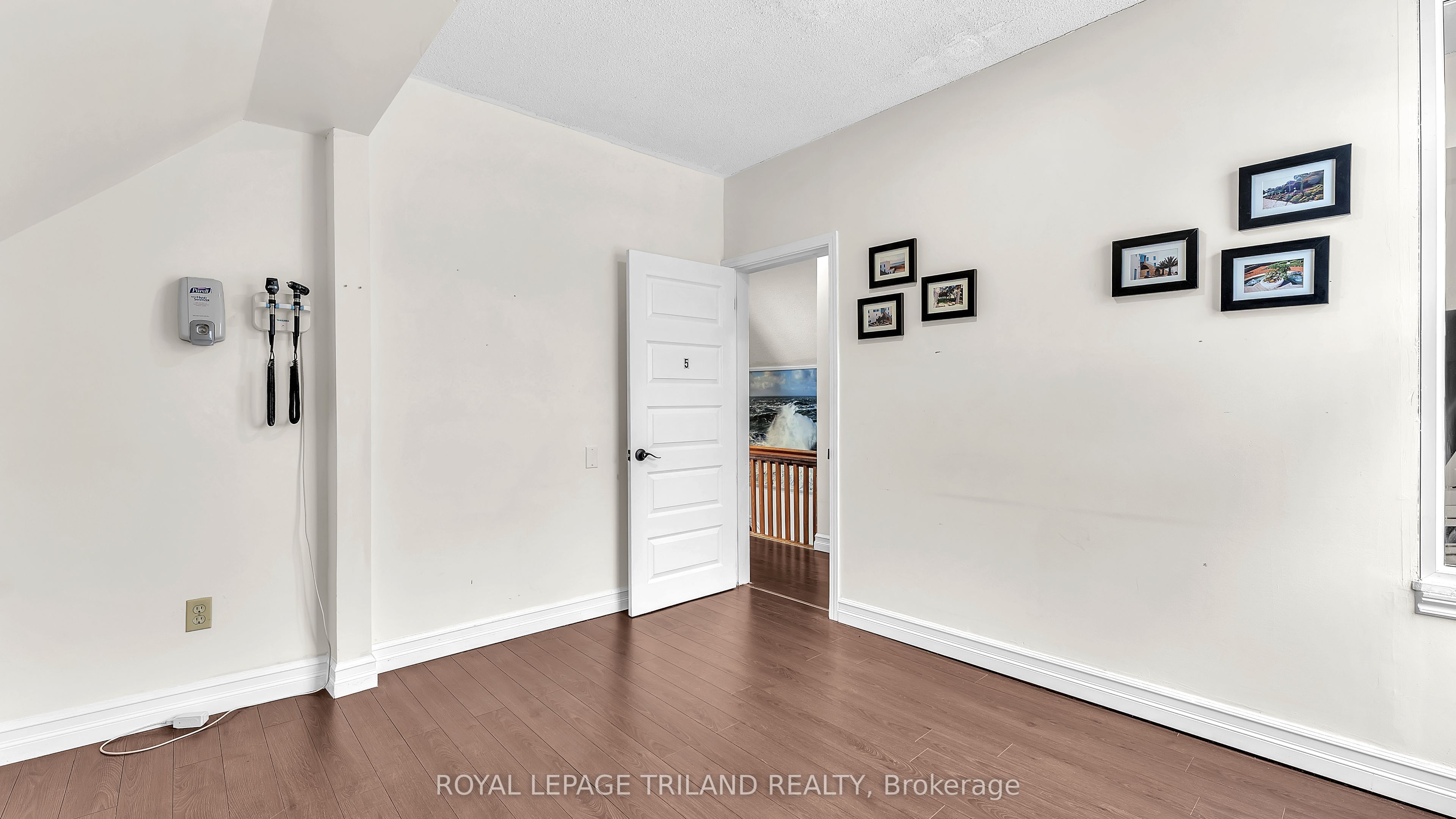 512 Oxford Street Property Photo 7