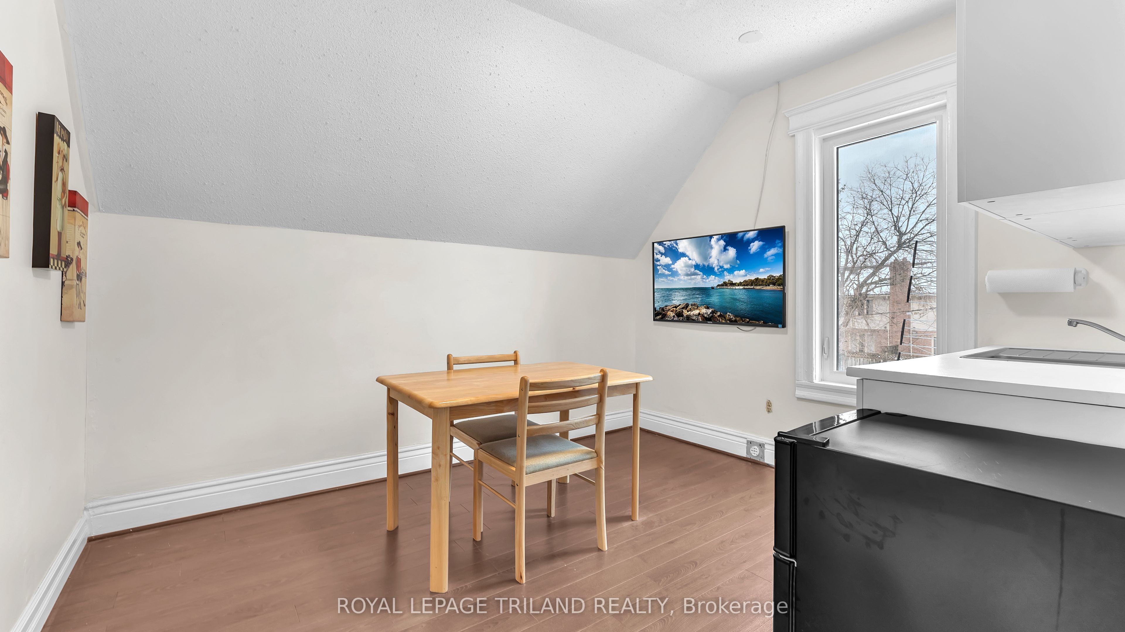 512 Oxford Street Property Photo 12