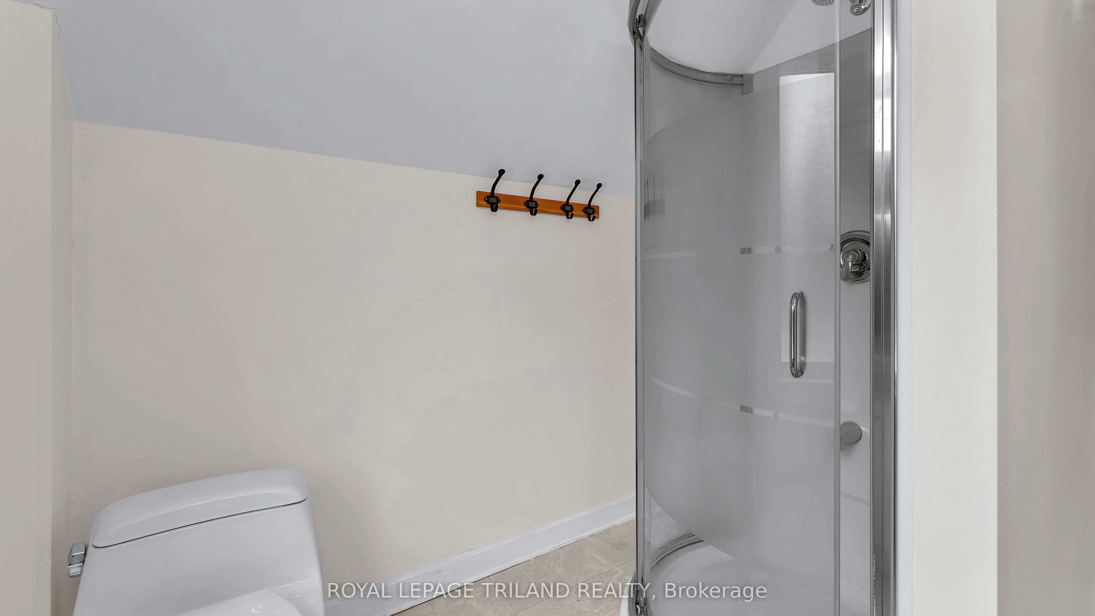 512 Oxford Street Property Photo 13