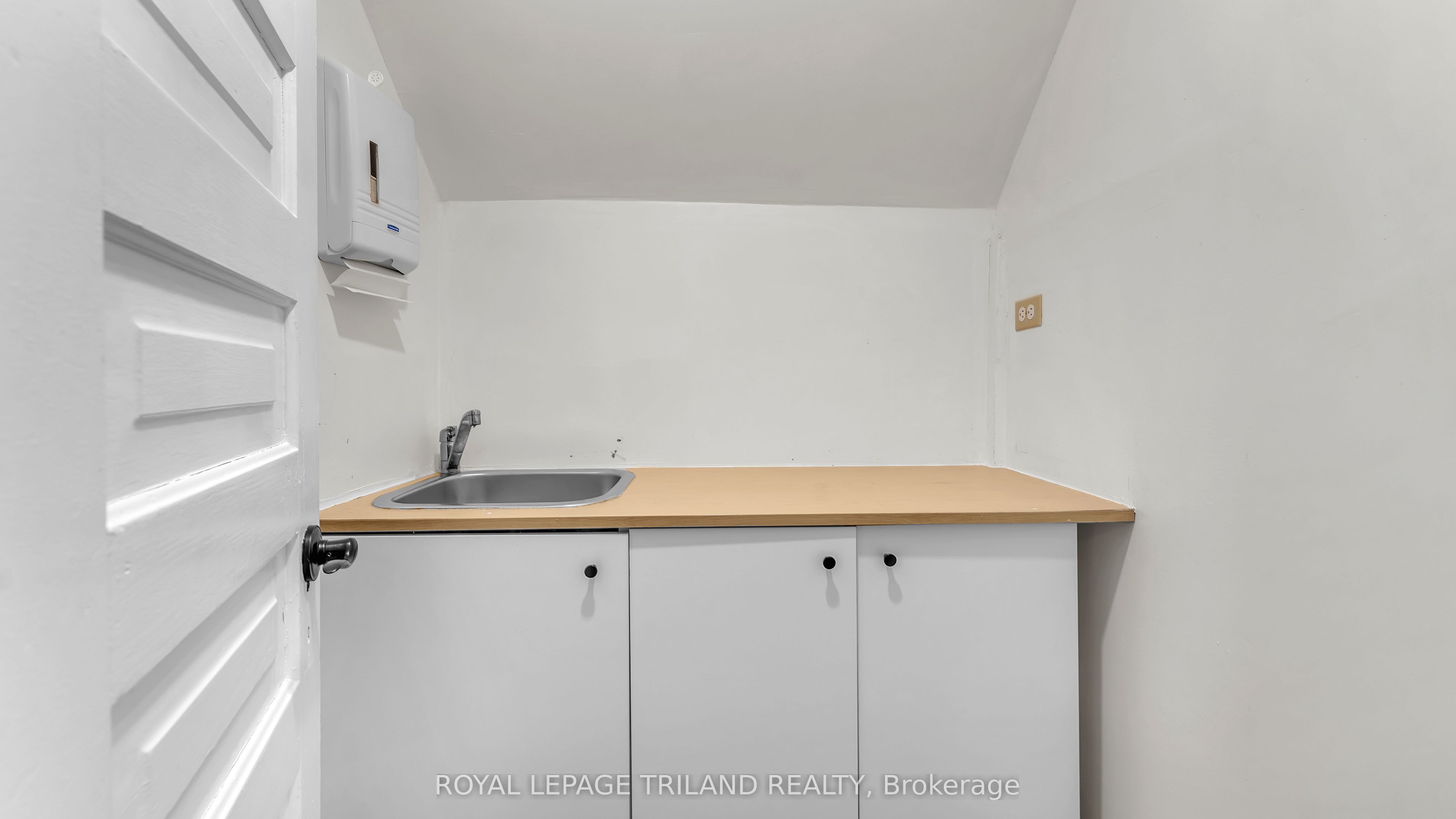 512 Oxford Street Property Photo 15