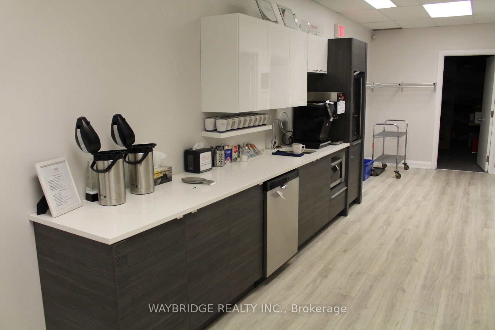 #303 - 11 Rosemount Avenue Property Photo 5