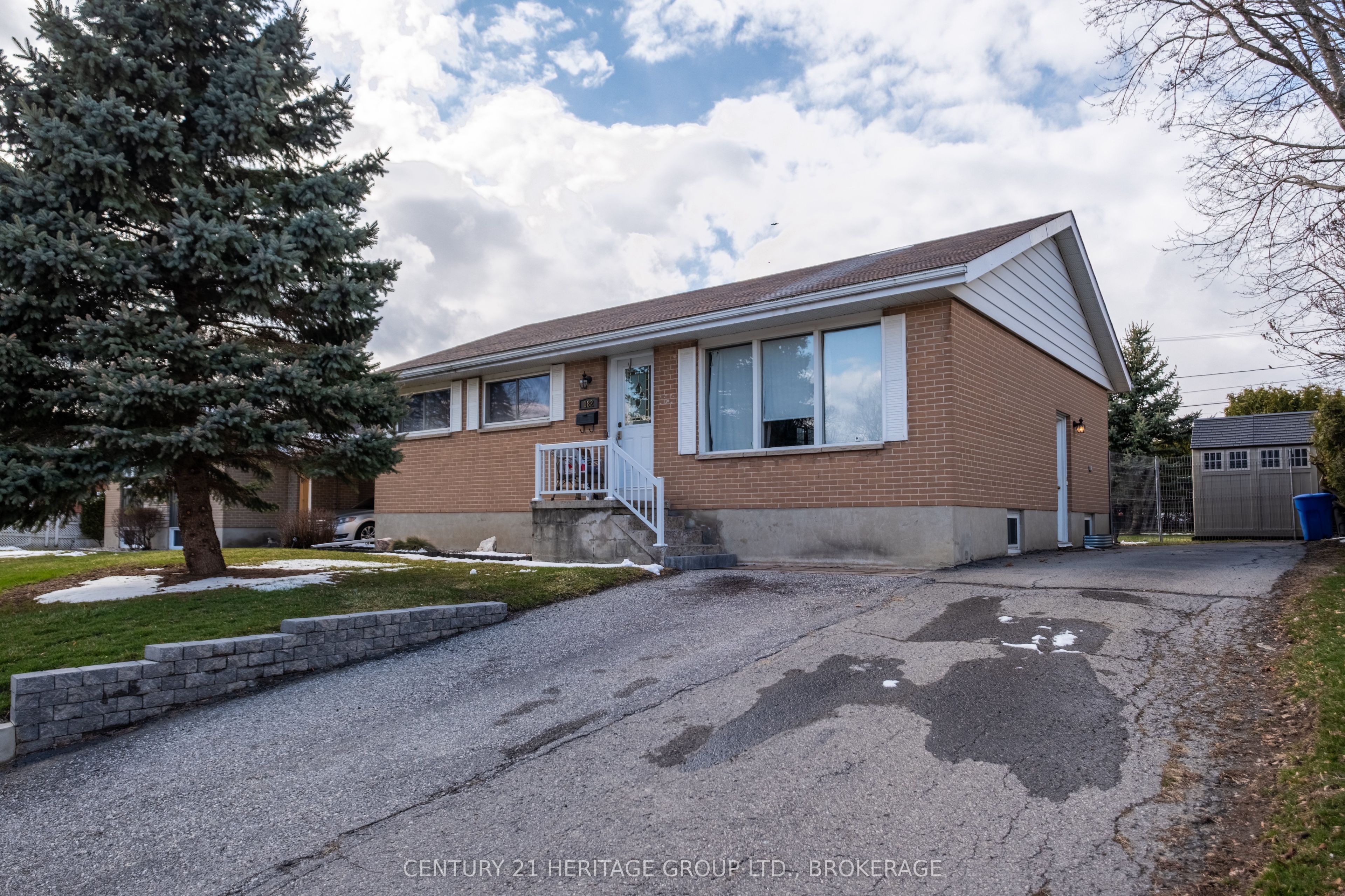 182 Reynolds Drive Property Photo 1