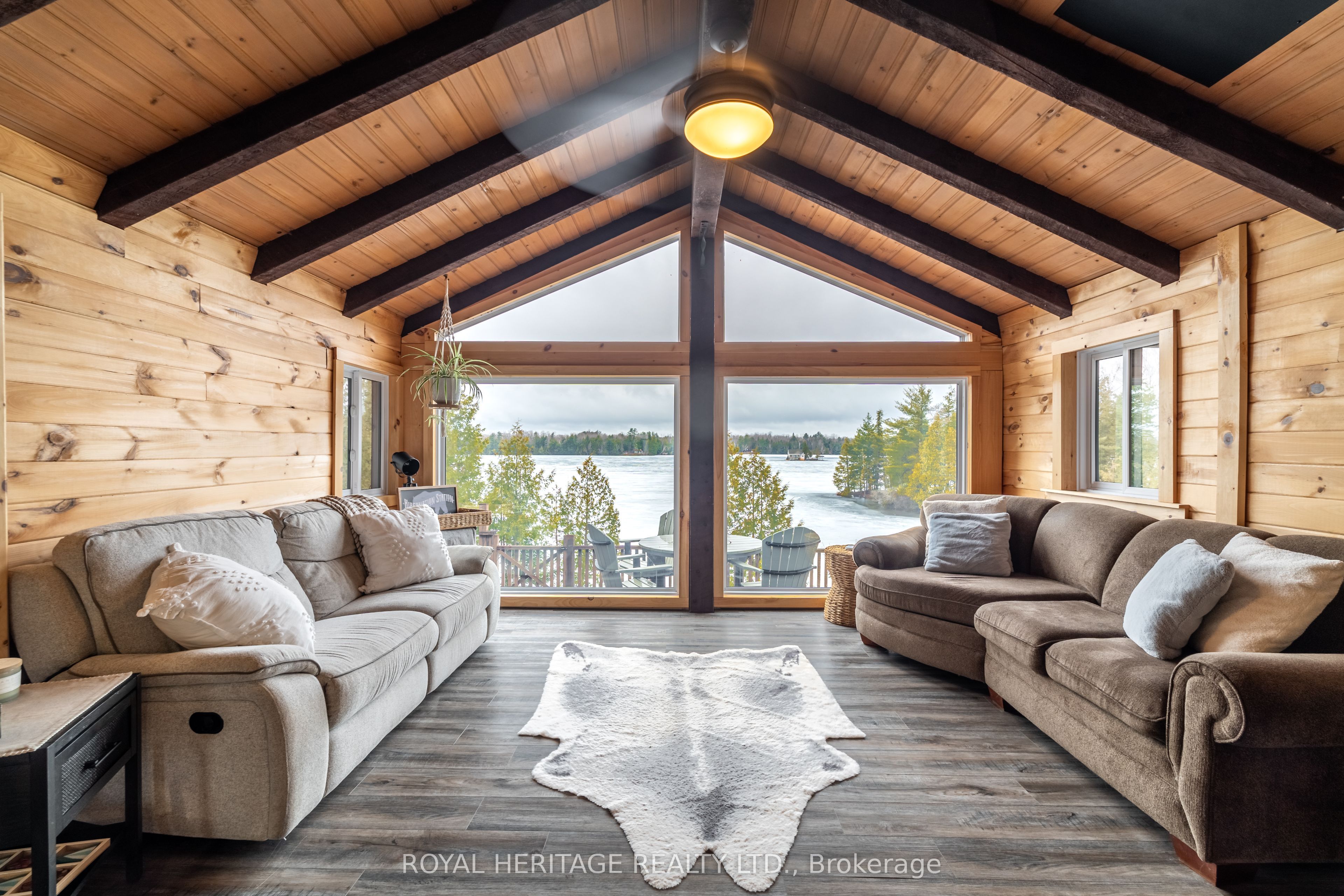 402 Steenburg Lake Road South Road