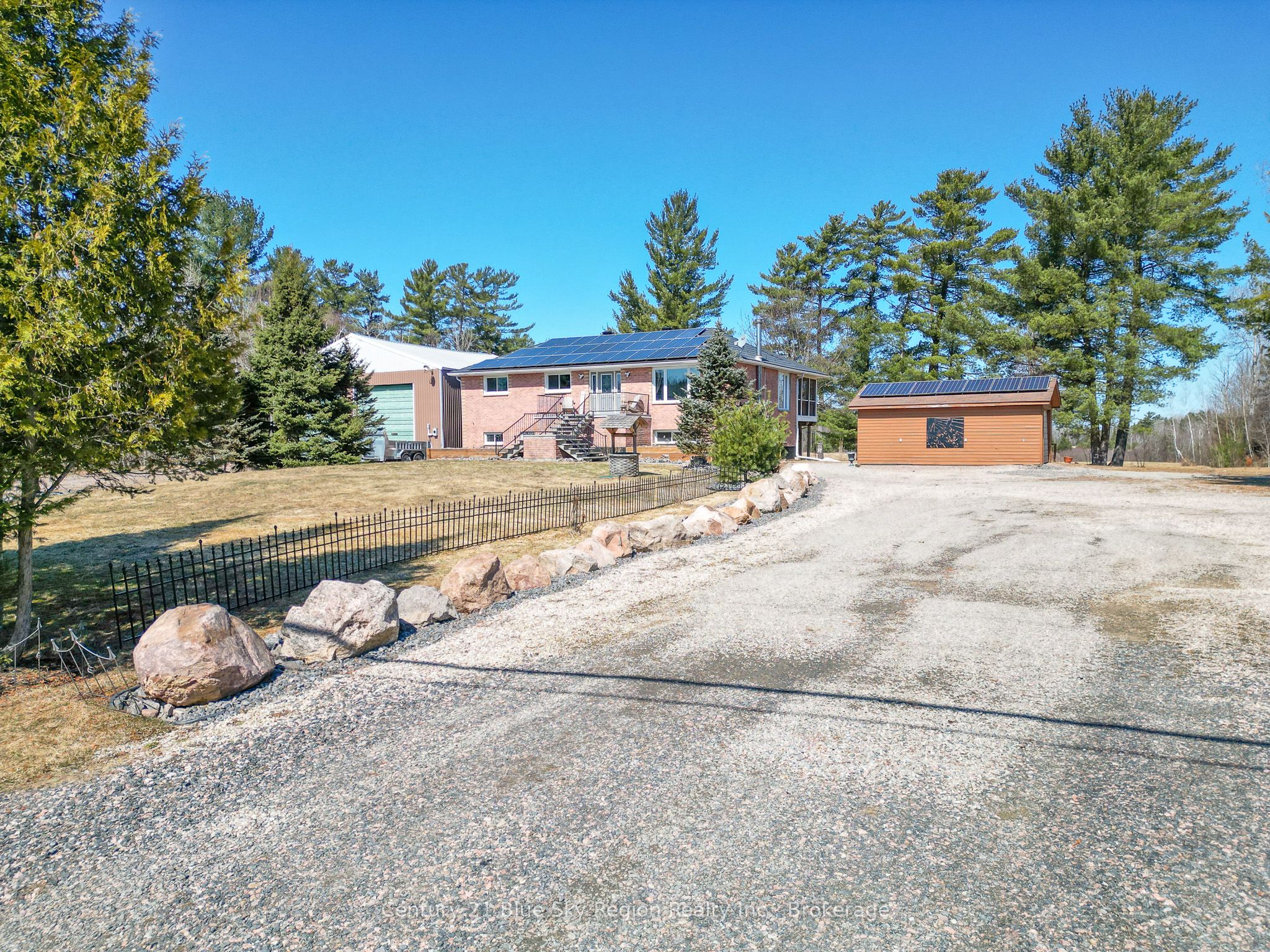 734 Derland Road Property Photo