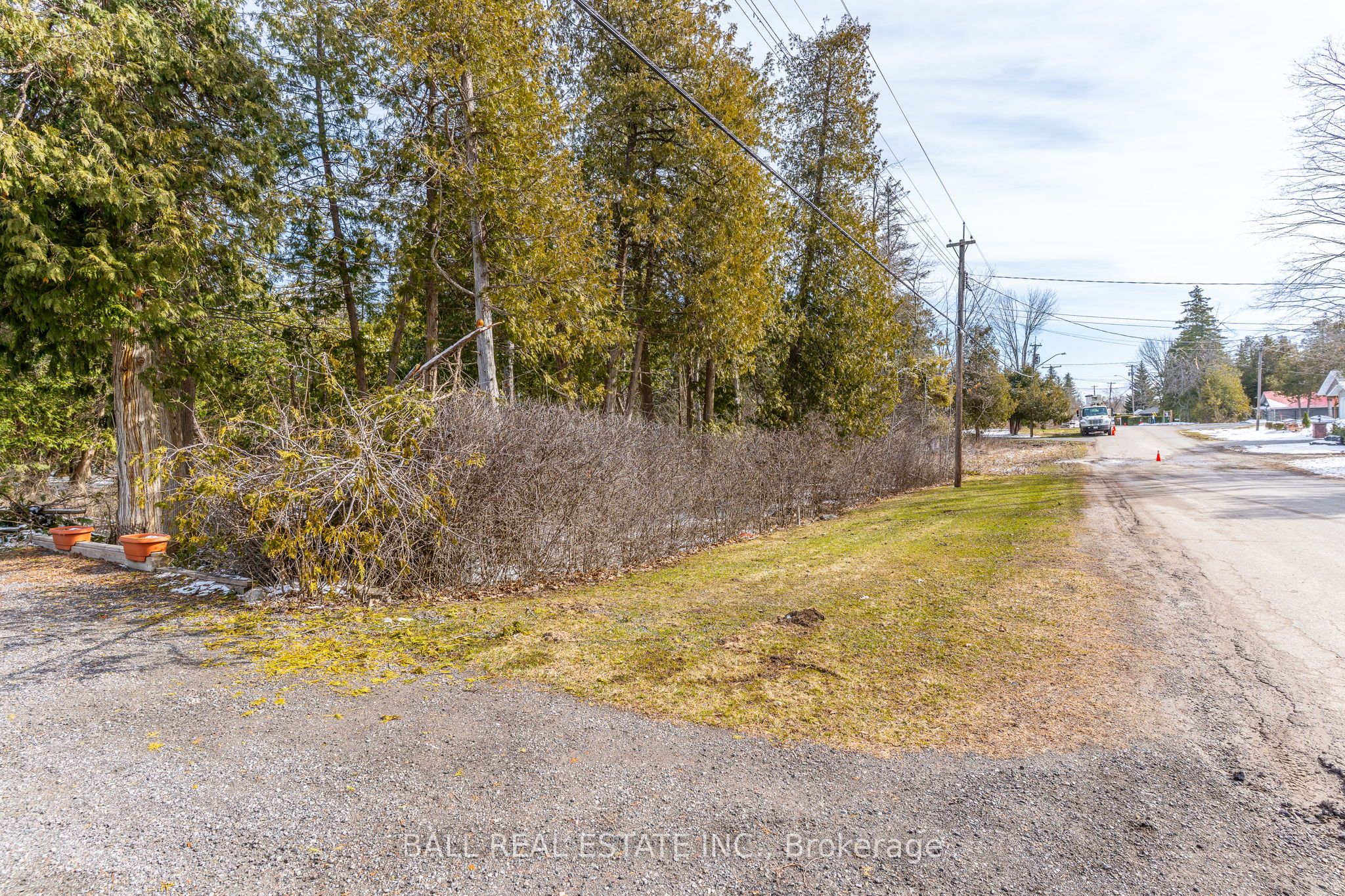 215 Front Street W Property Photo 7