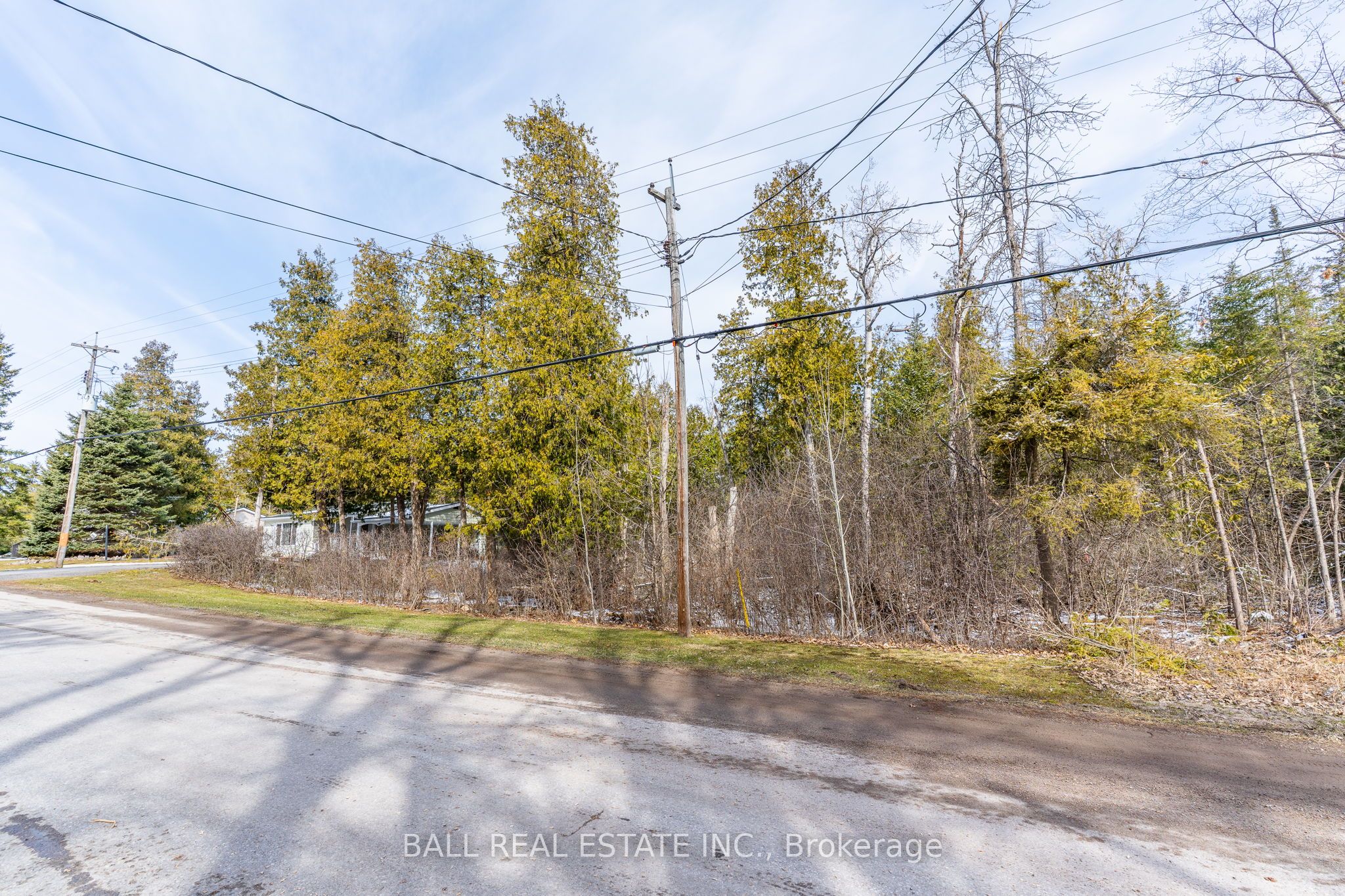 215 Front Street W Property Photo 9