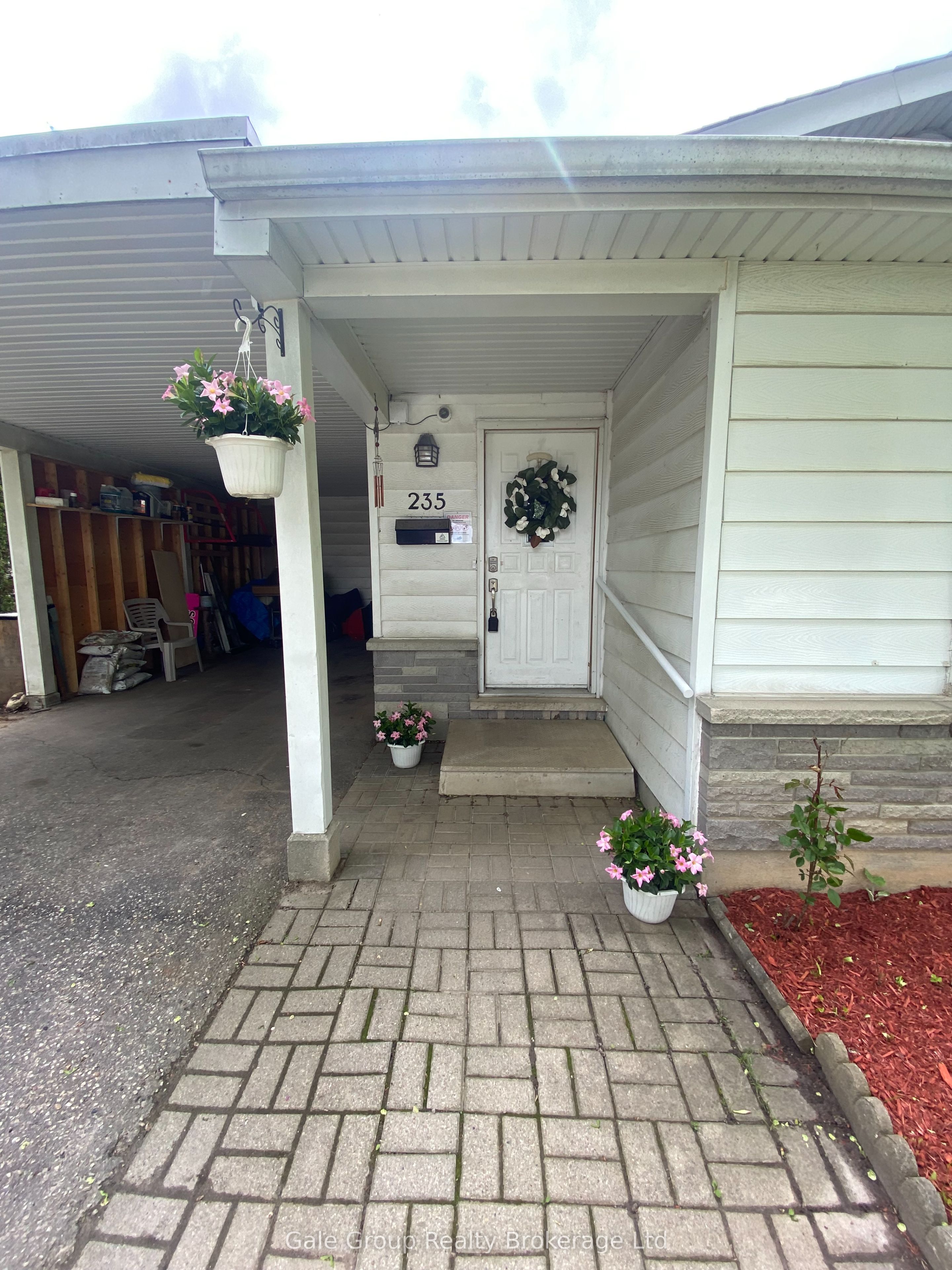 235 Huntingdon Crescent Property Photo 6