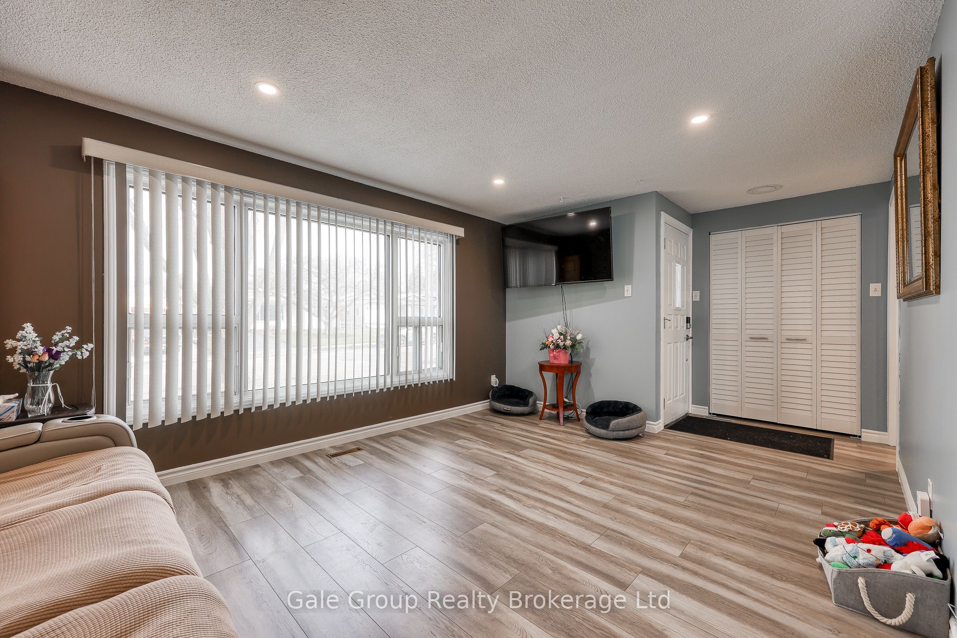 235 Huntingdon Crescent Property Photo 8