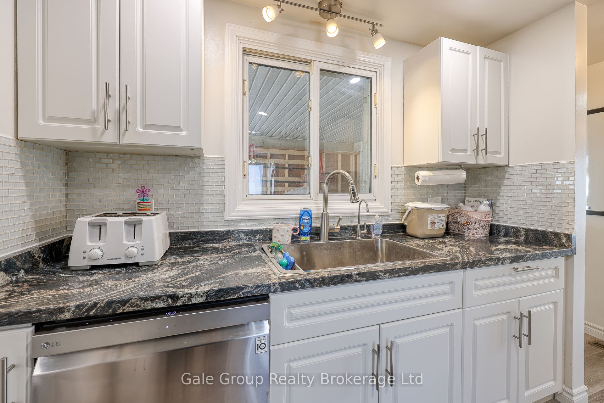 235 Huntingdon Crescent Property Photo 16