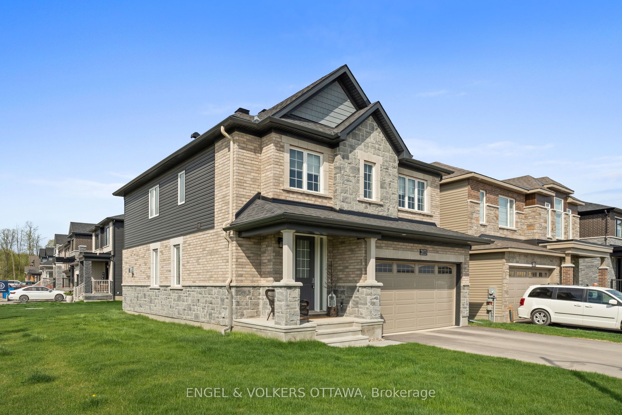 2053 Wanderer Avenue Property Photo 2