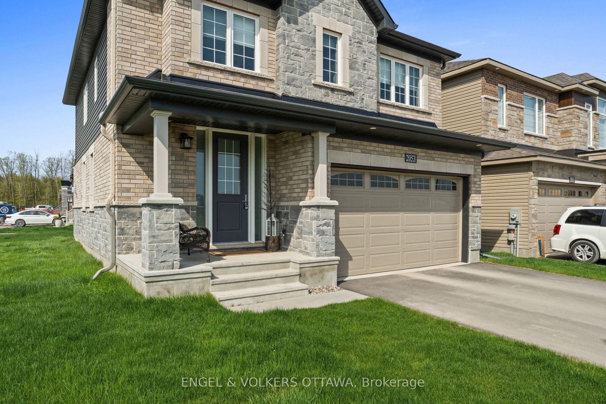 2053 Wanderer Avenue Property Photo 3