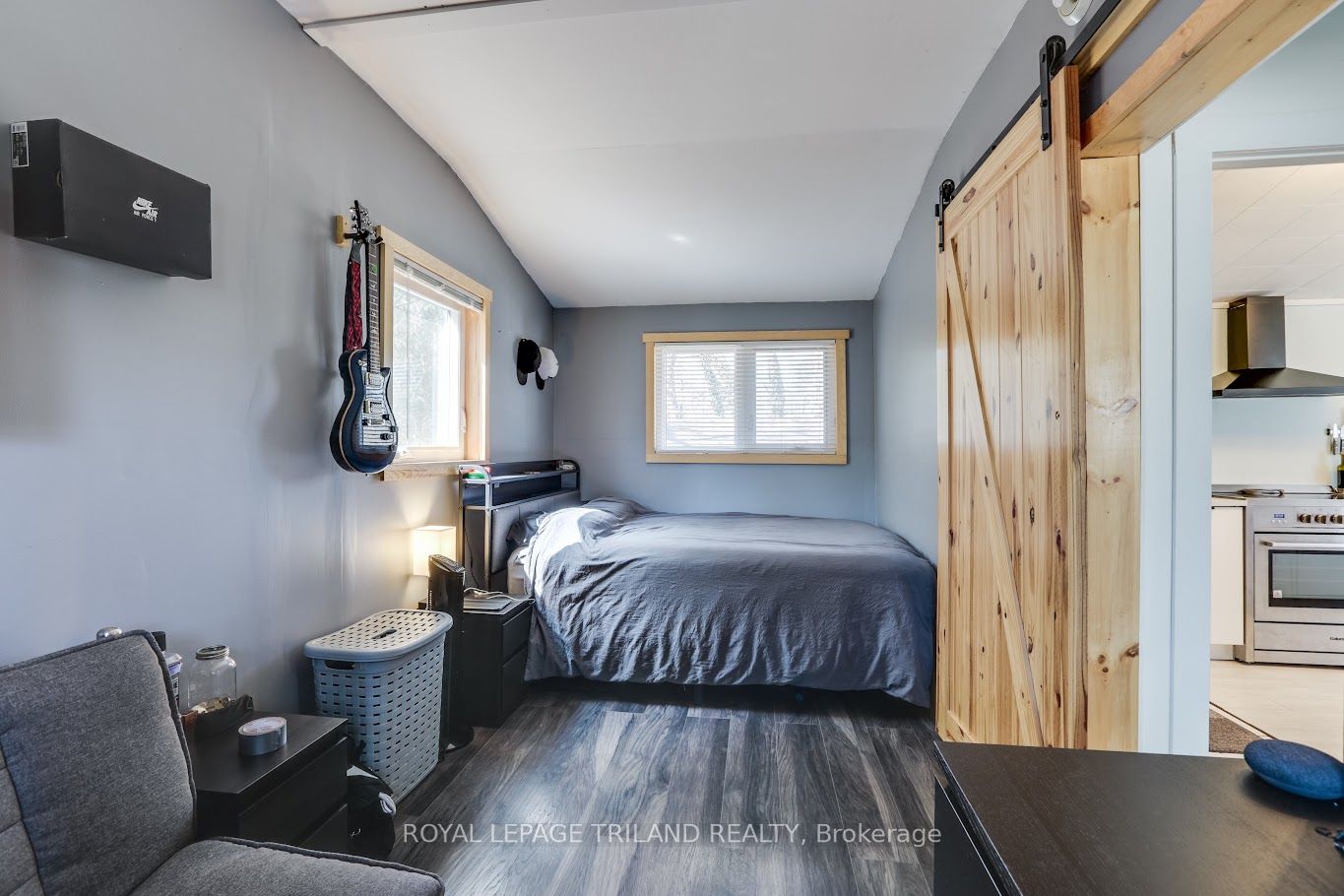 7933 Katharine Crescent Property Photo 14