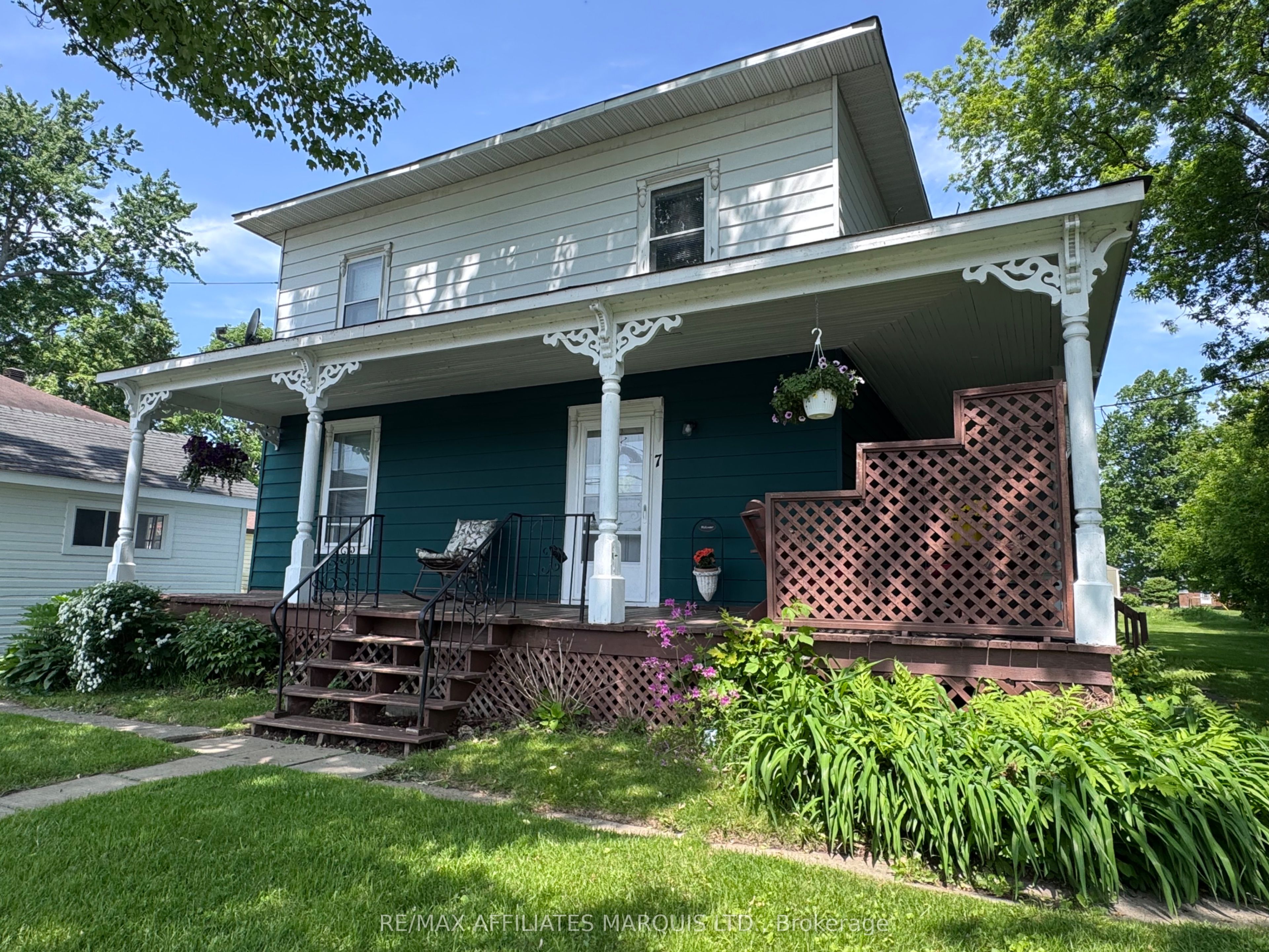 7 Spruce Street Property Photo 2