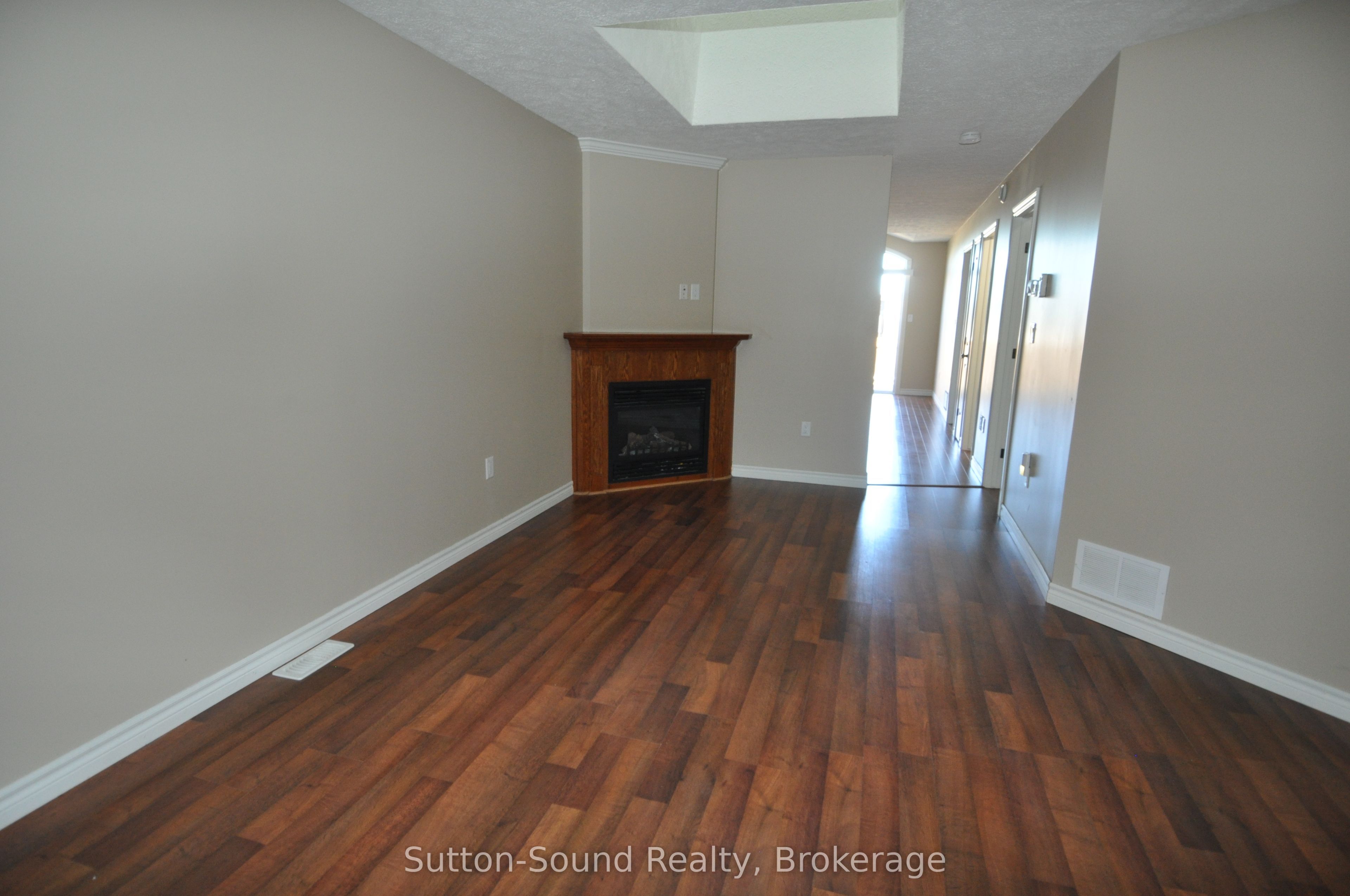 1326 15th St B Street E Property Photo 3