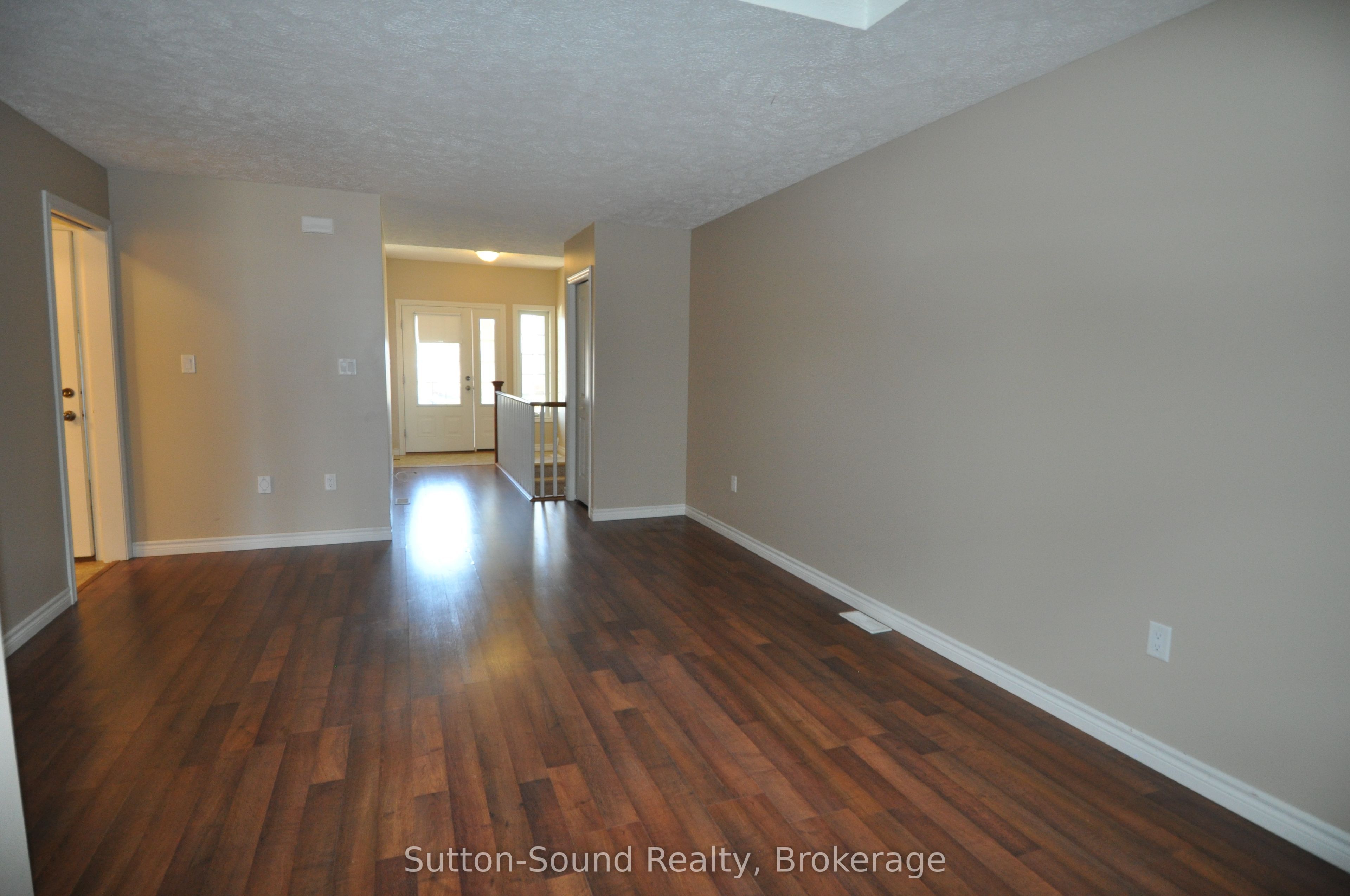 1326 15th St B Street E Property Photo 4