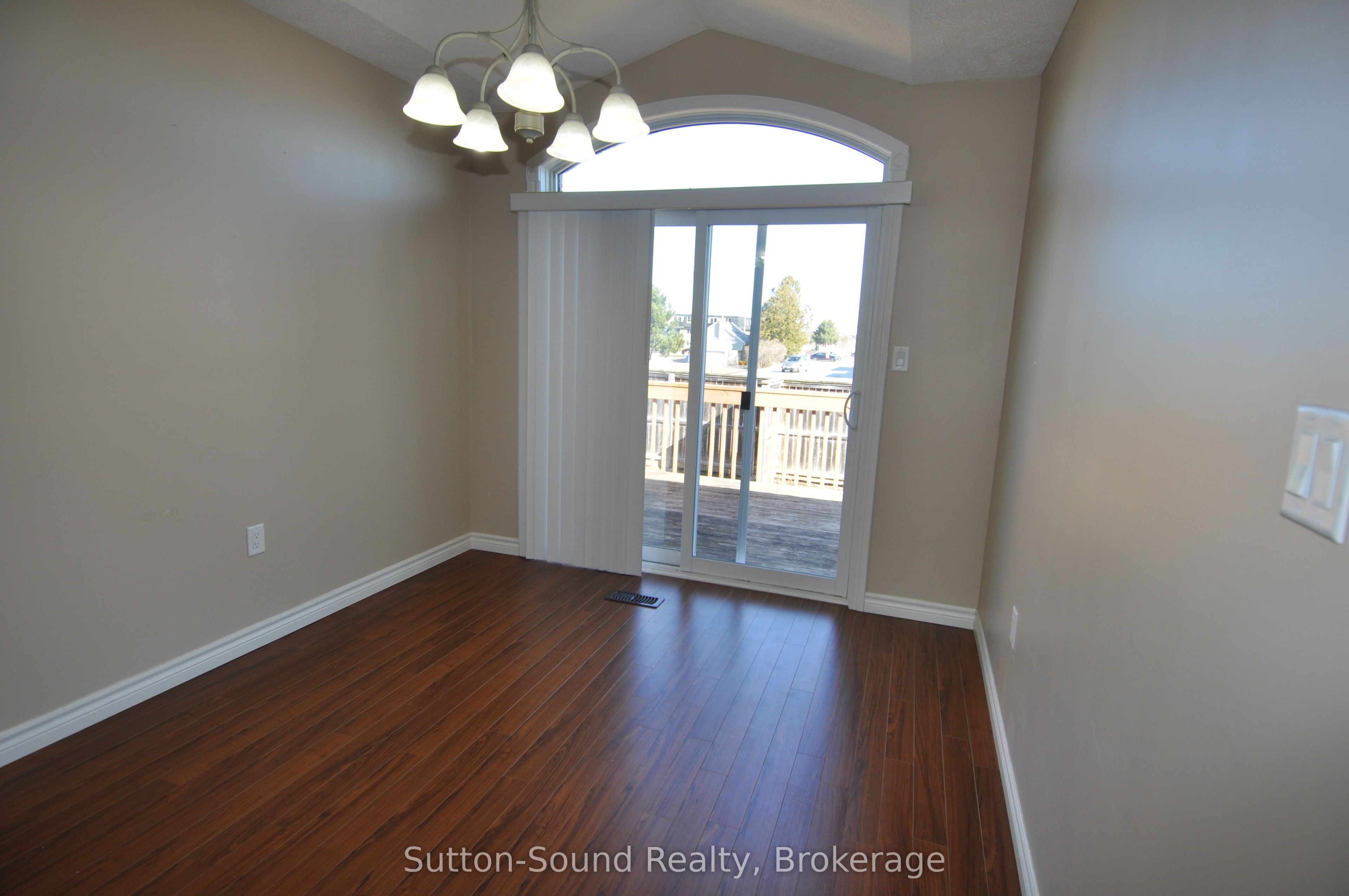 1326 15th St B Street E Property Photo 10