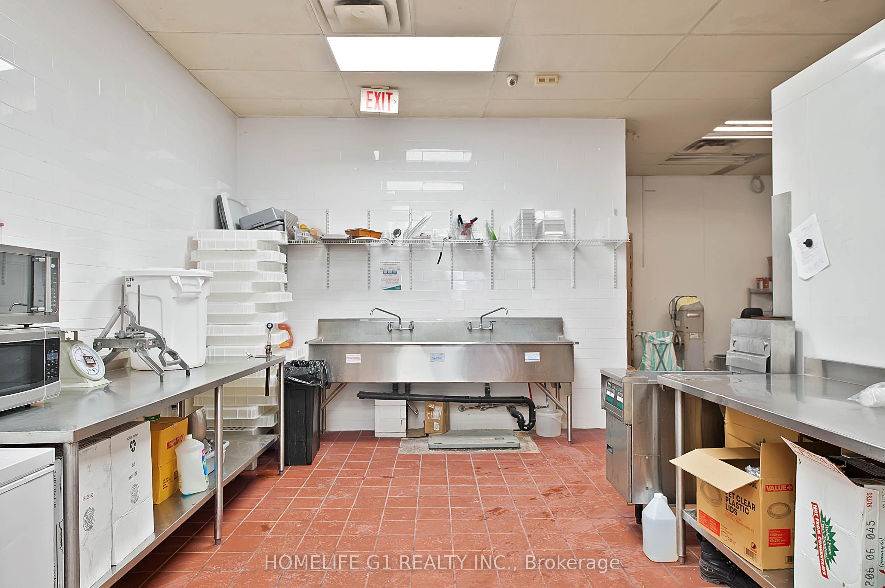 672 Woolwich Street Property Photo 17