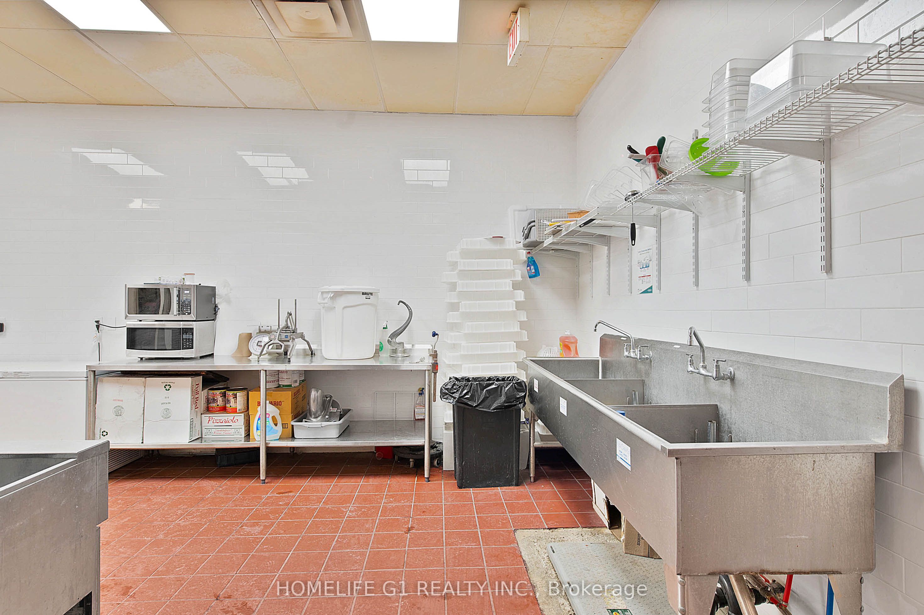 672 Woolwich Street Property Photo 19