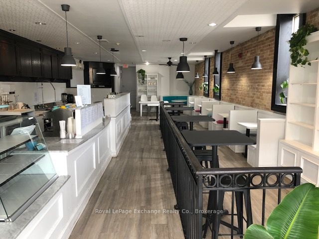 671 Goderich St Property Photo 3