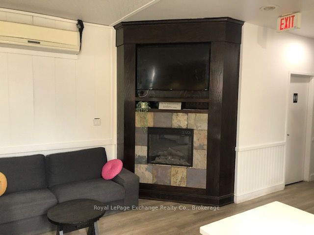671 Goderich St Property Photo 6