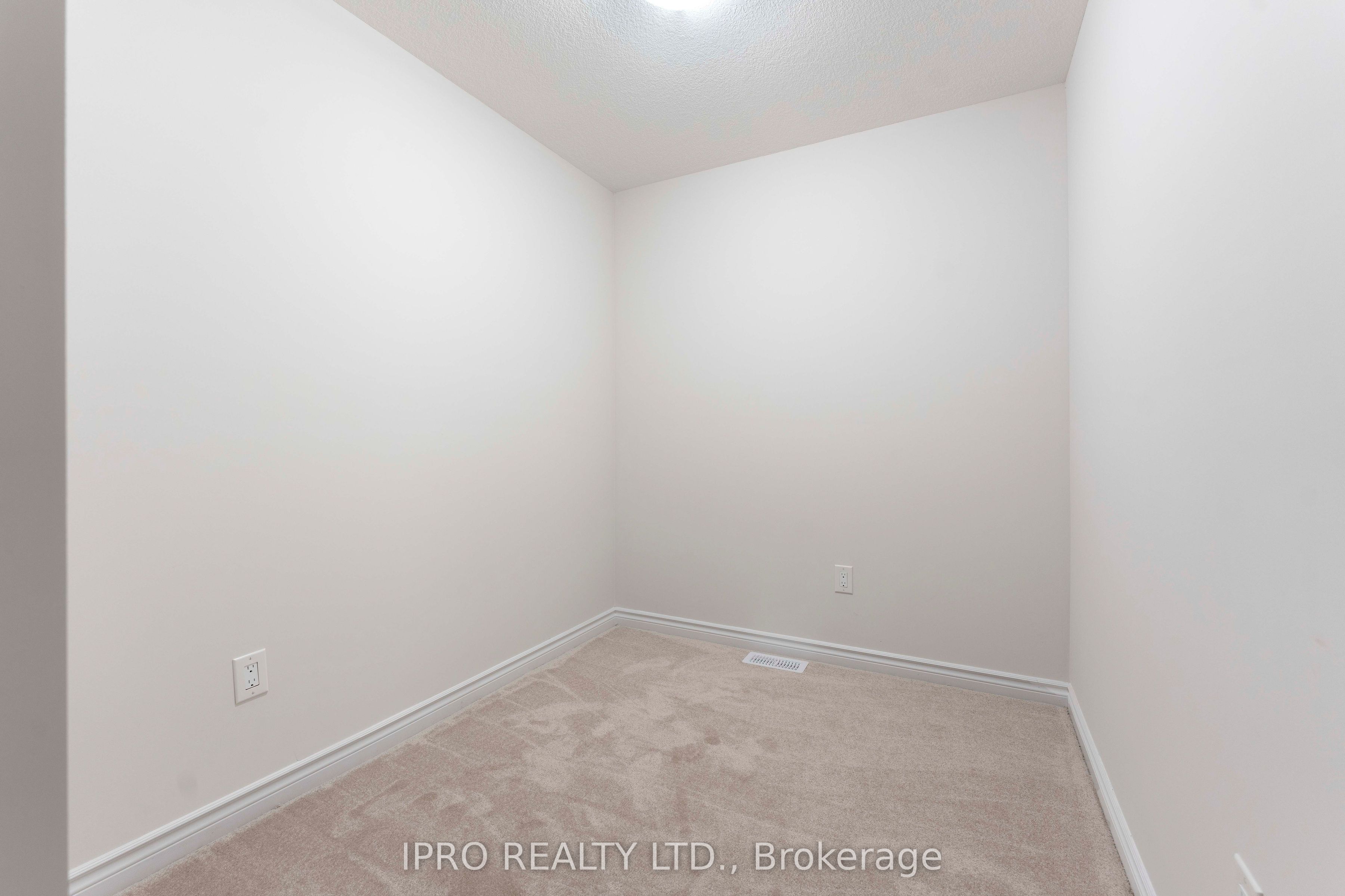 677 Park Road N 133 Property Photo 31