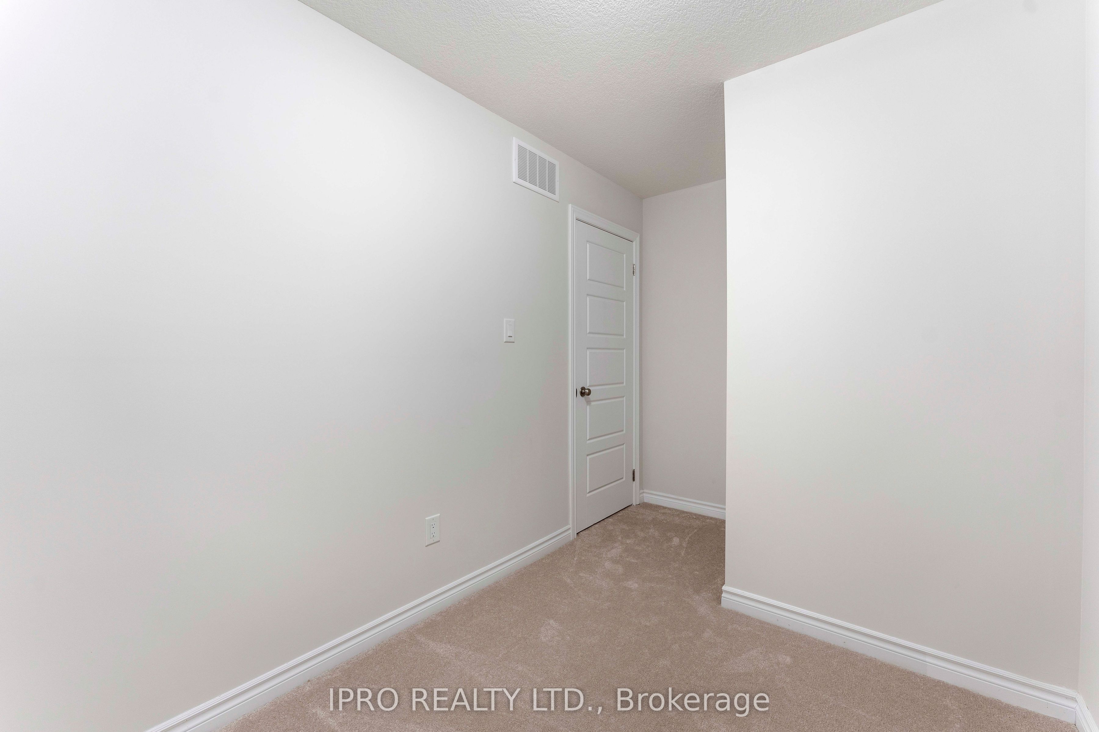 677 Park Road N 133 Property Photo 32