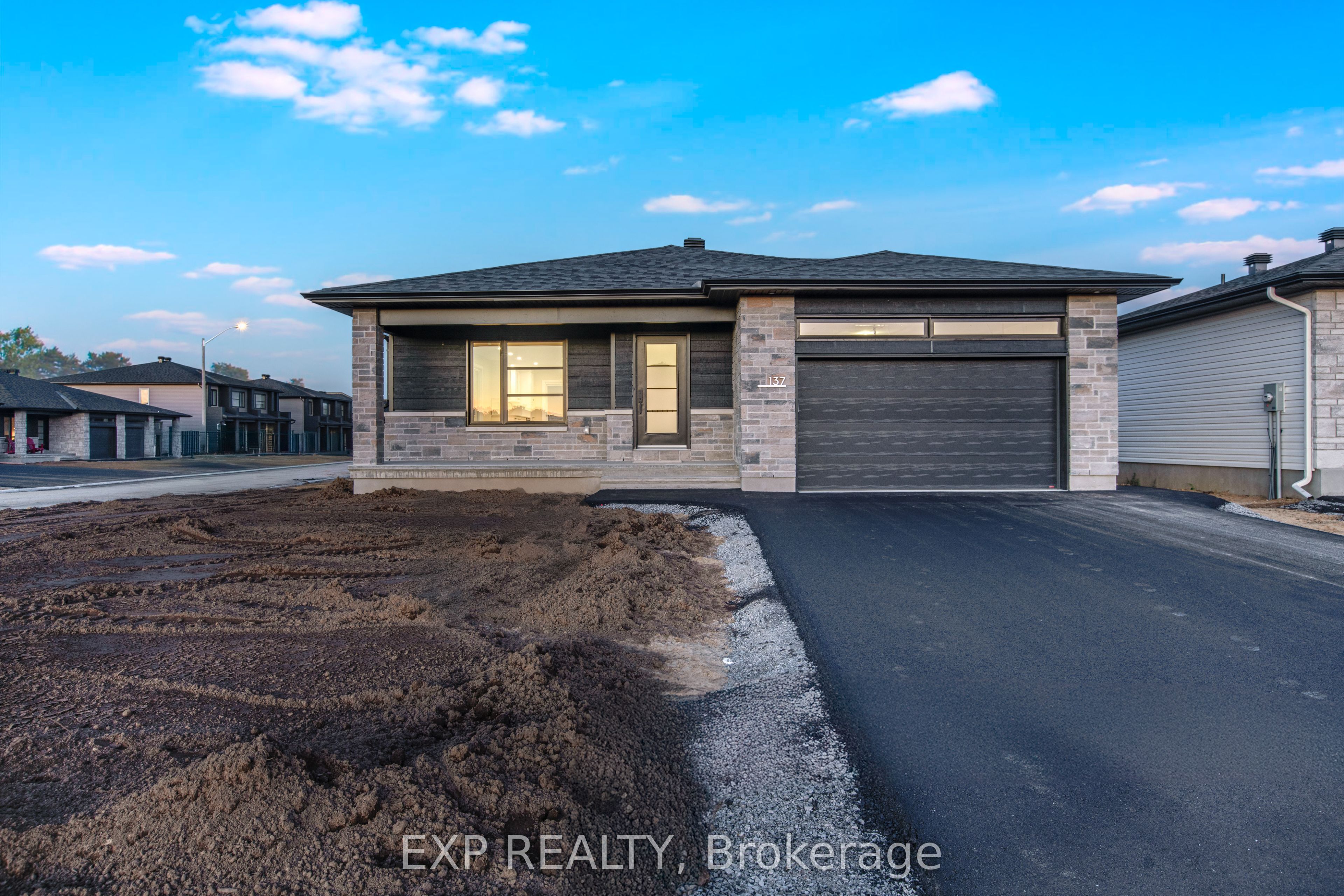 933 Katia Street Property Photo