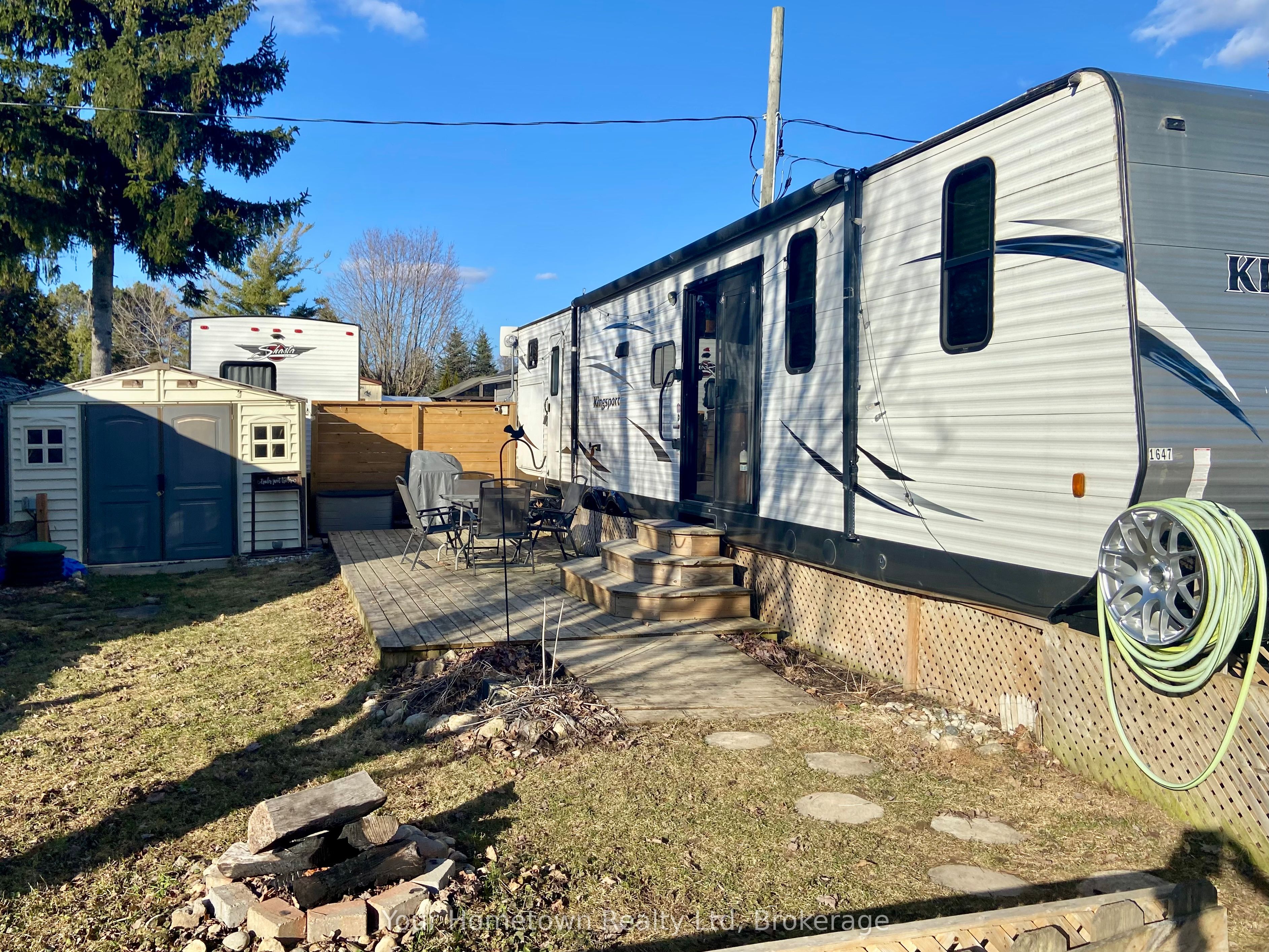 1647 Fir Place Property Photo 1