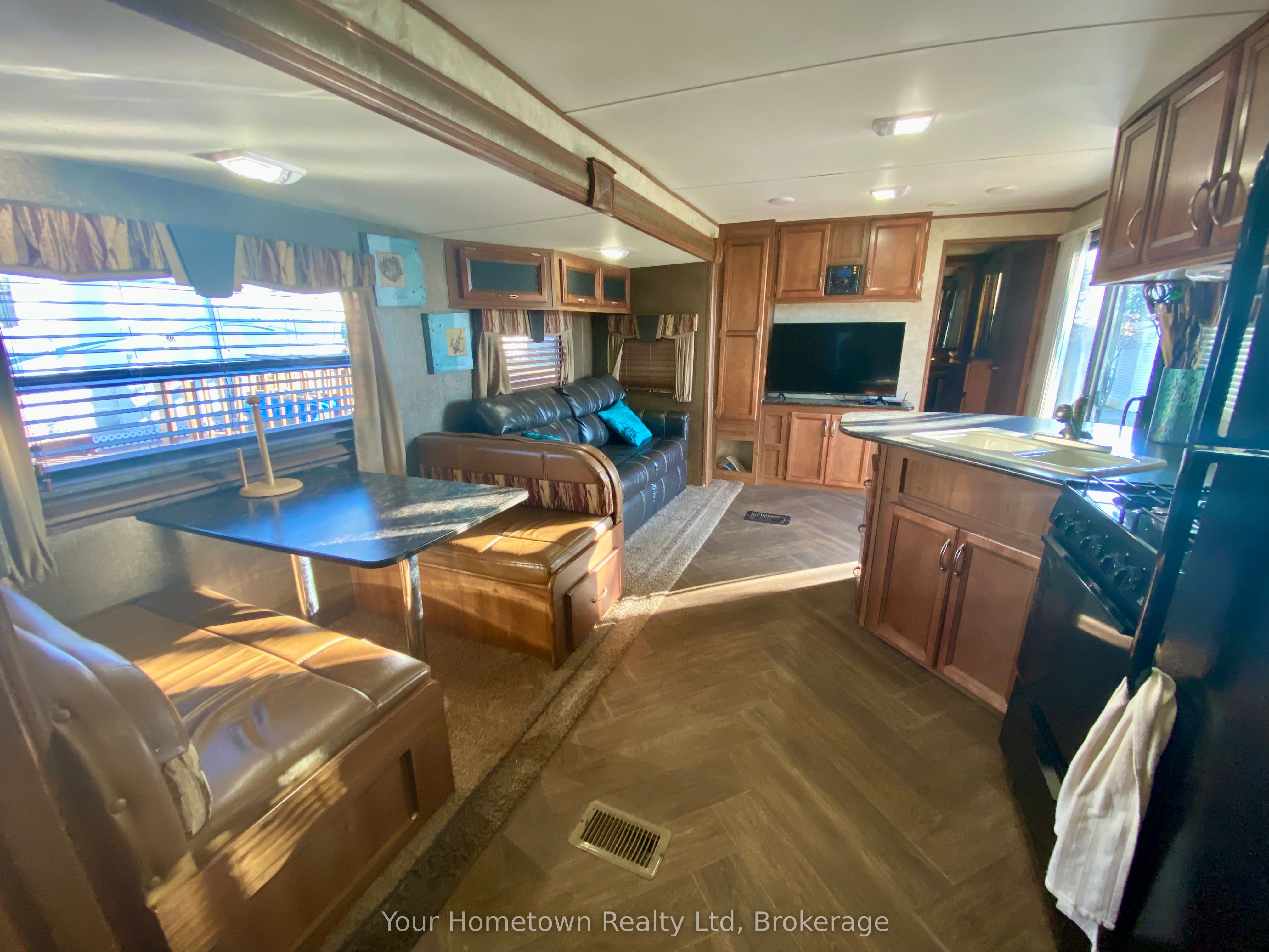 1647 Fir Place Property Photo 3