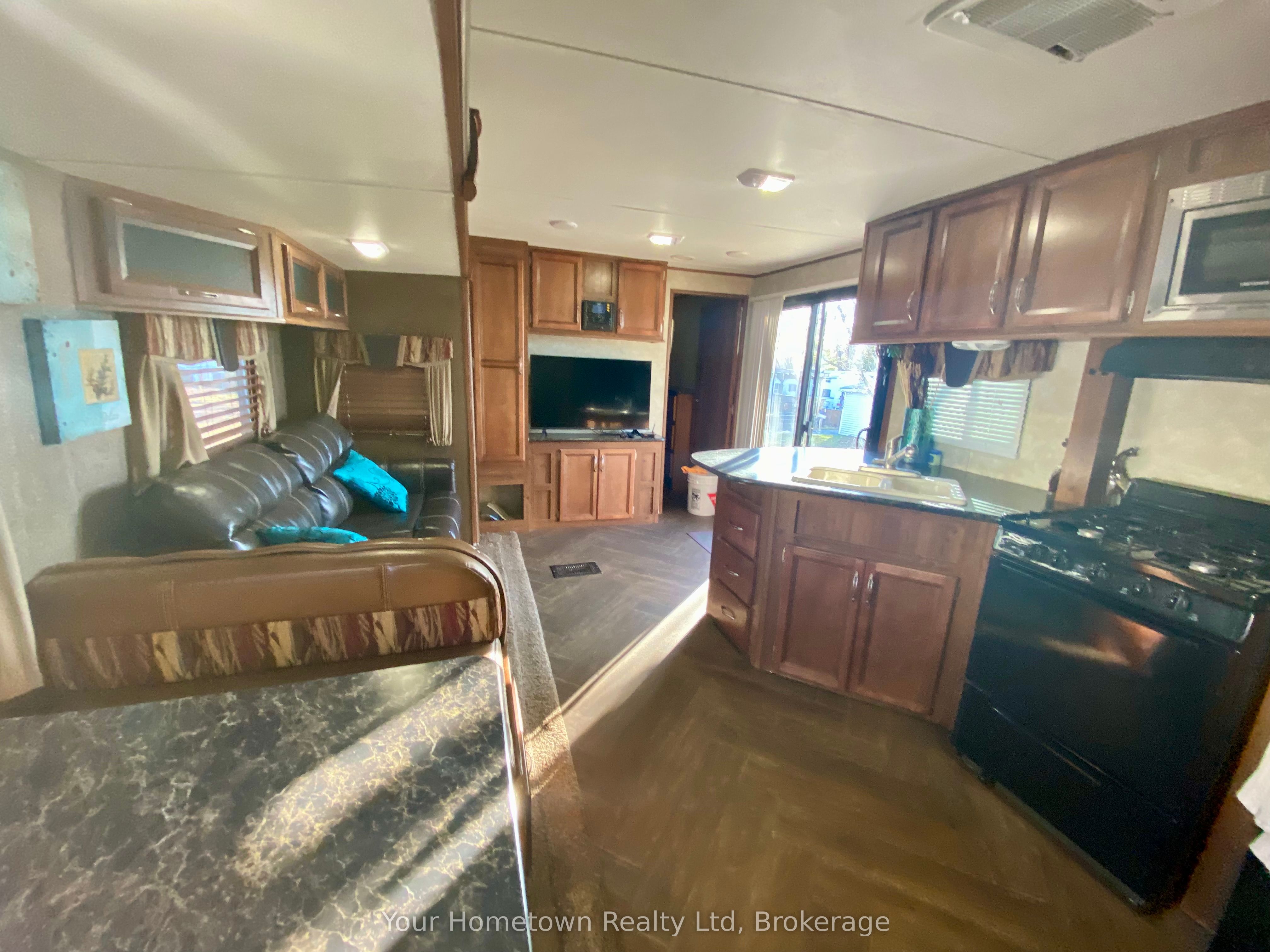 1647 Fir Place Property Photo 4