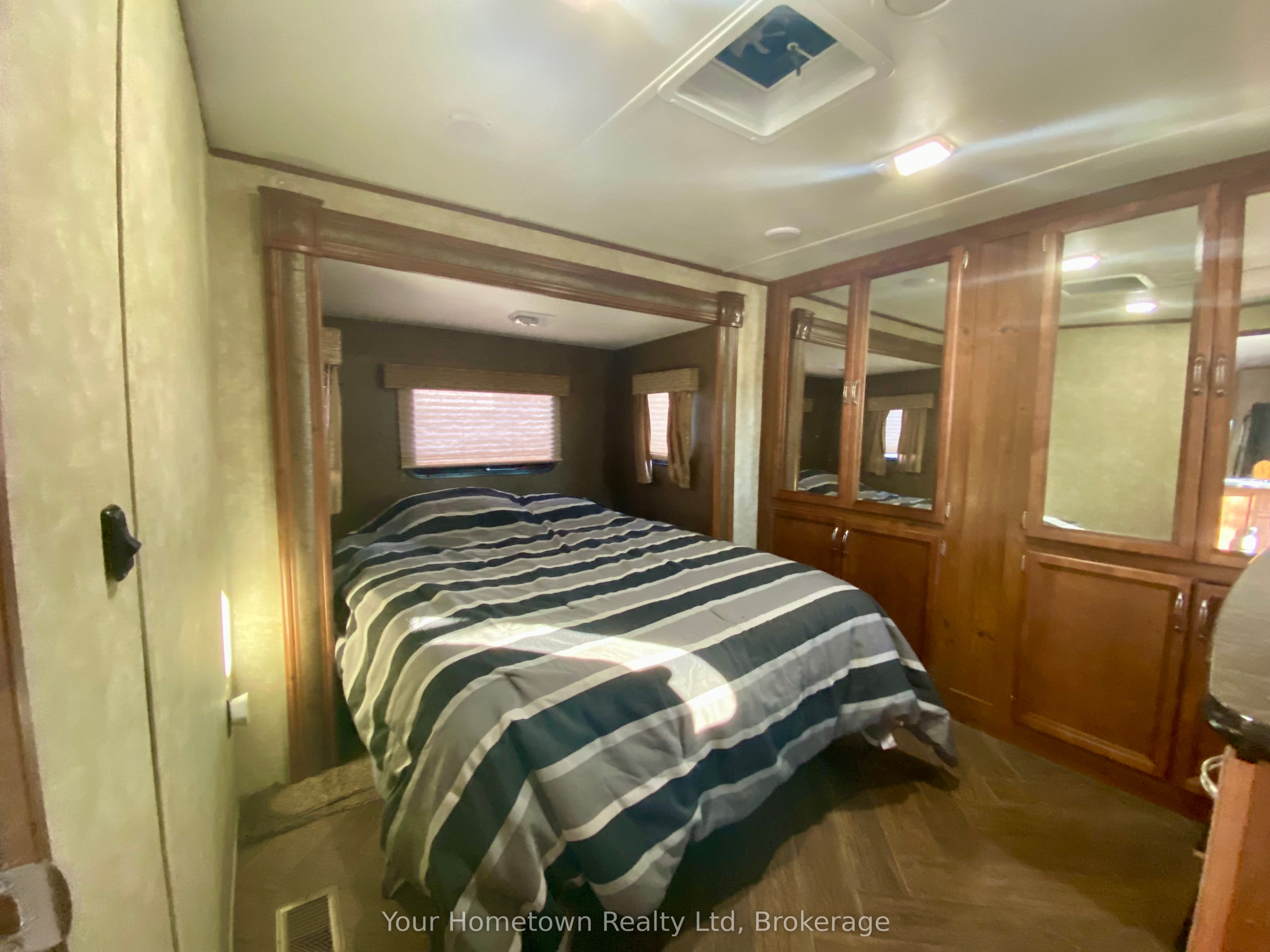 1647 Fir Place Property Photo 5