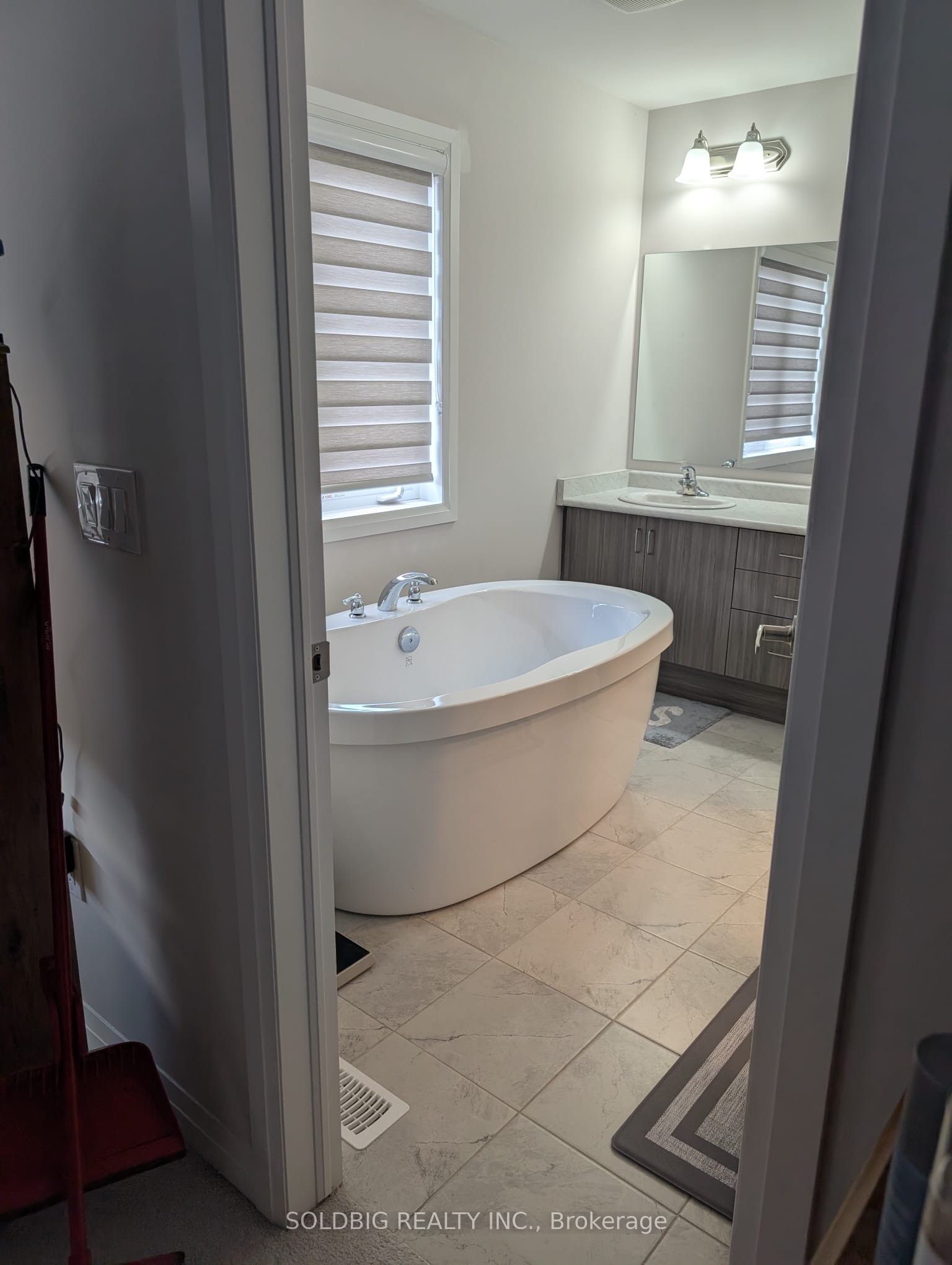 50 Prince Philip Boulevard Property Photo 15