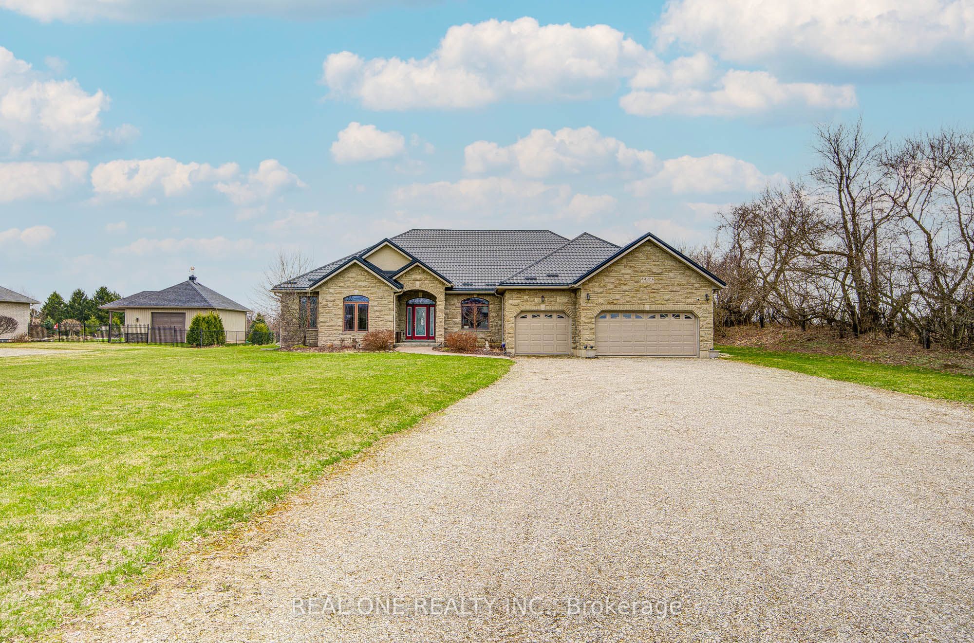 492 Scenic Drive Property Photo 2