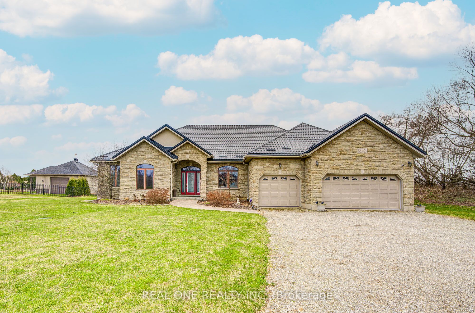 492 Scenic Drive Property Photo 3