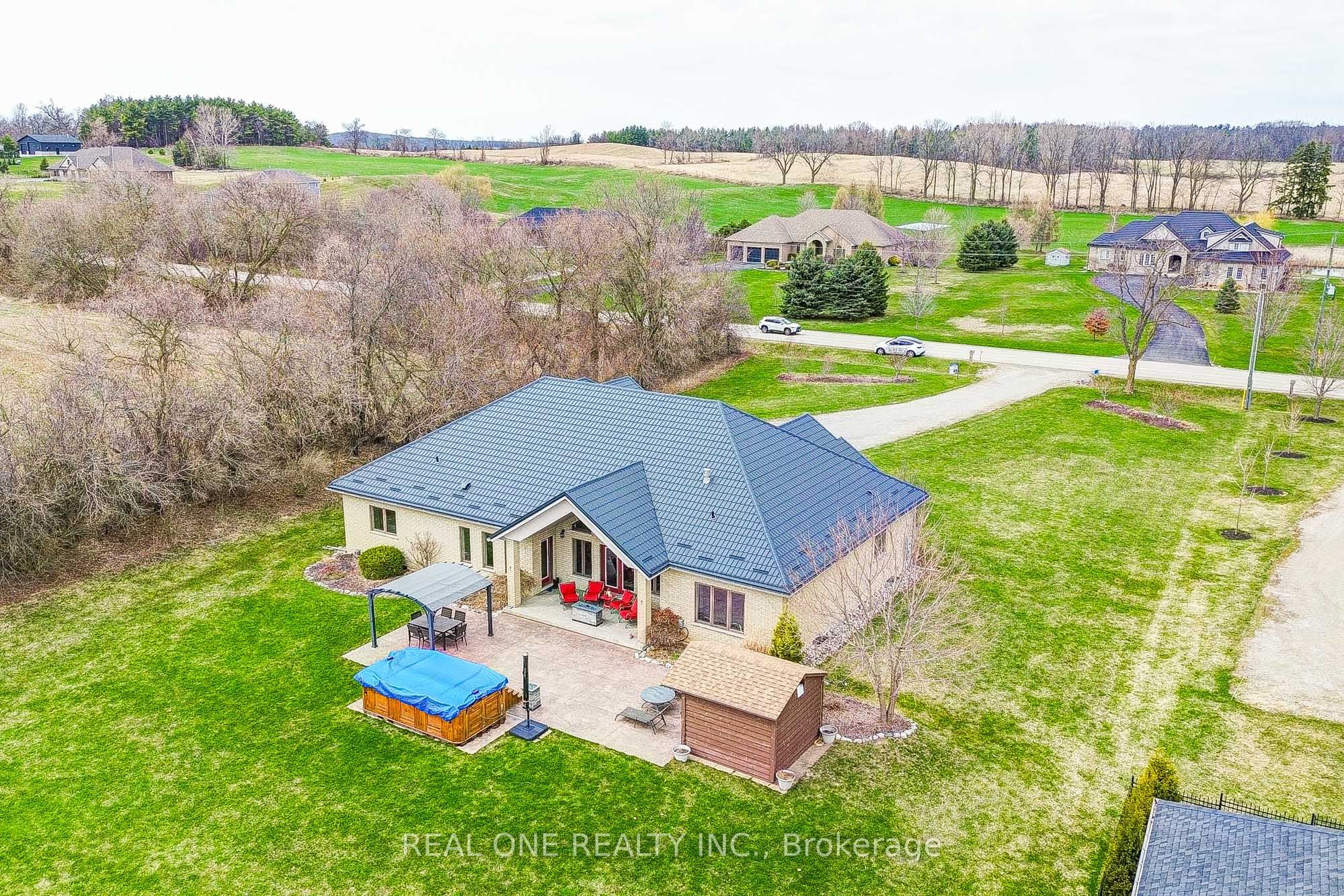 492 Scenic Drive Property Photo 5