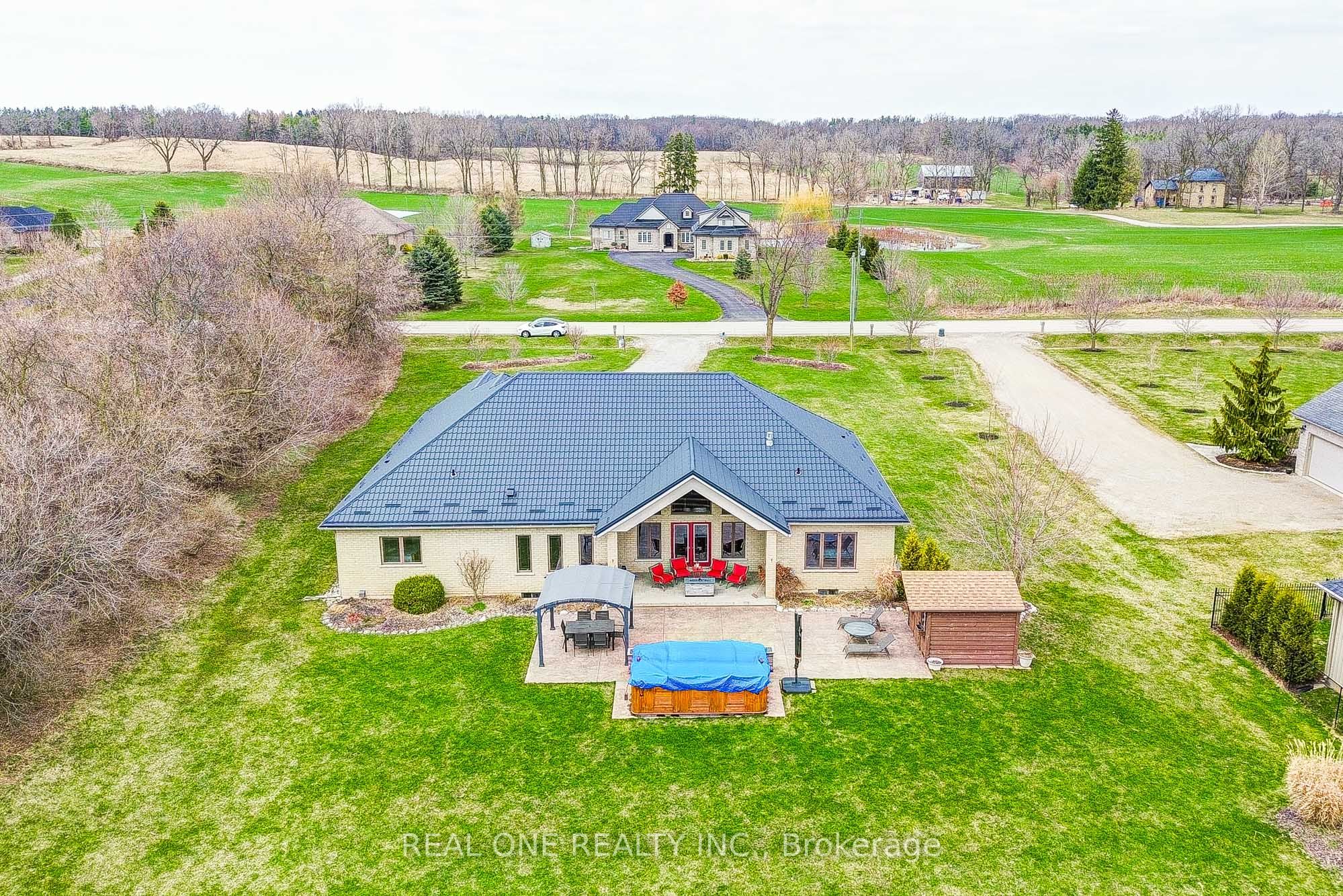 492 Scenic Drive Property Photo 6