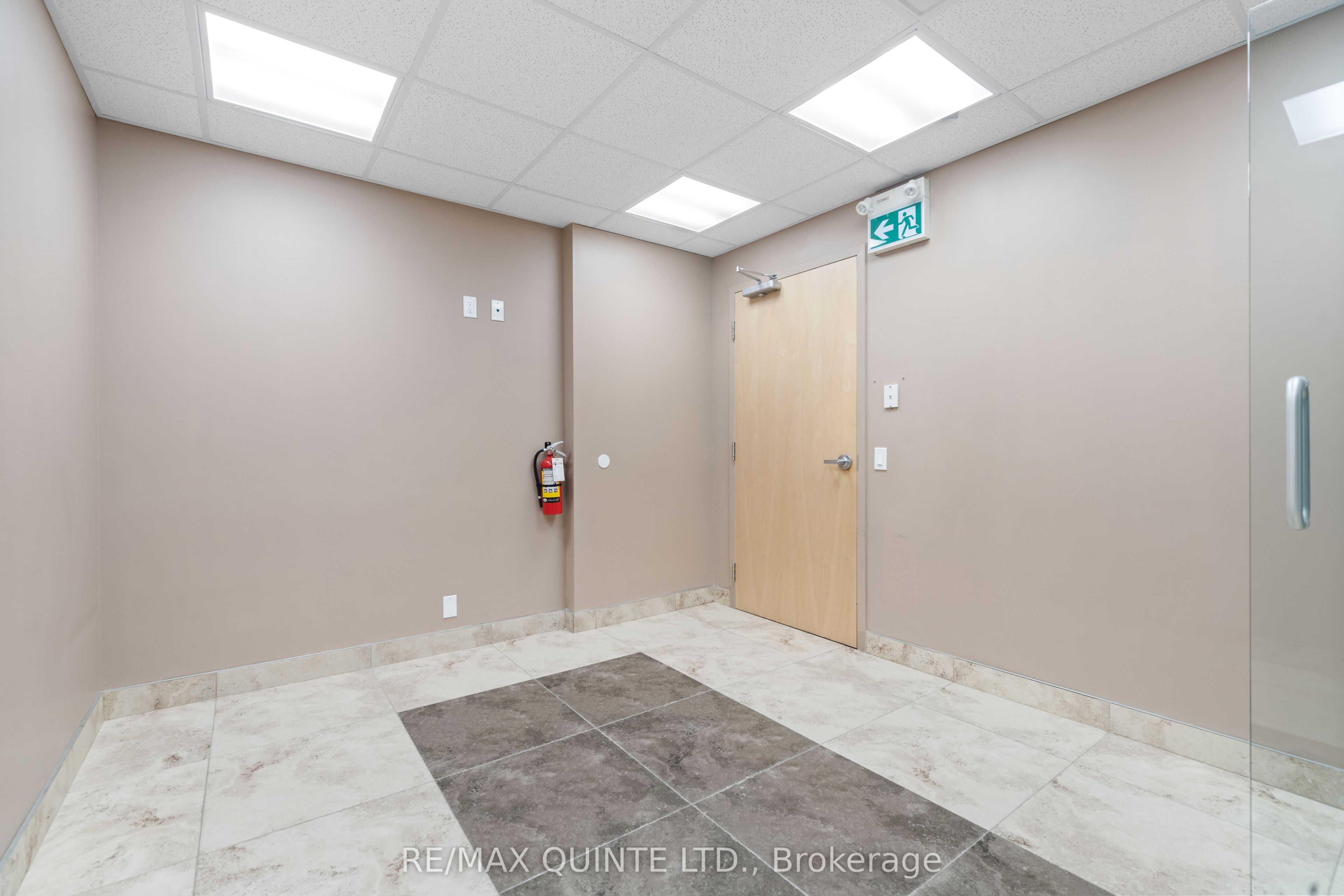#201 - 30 King Street Property Photo 3
