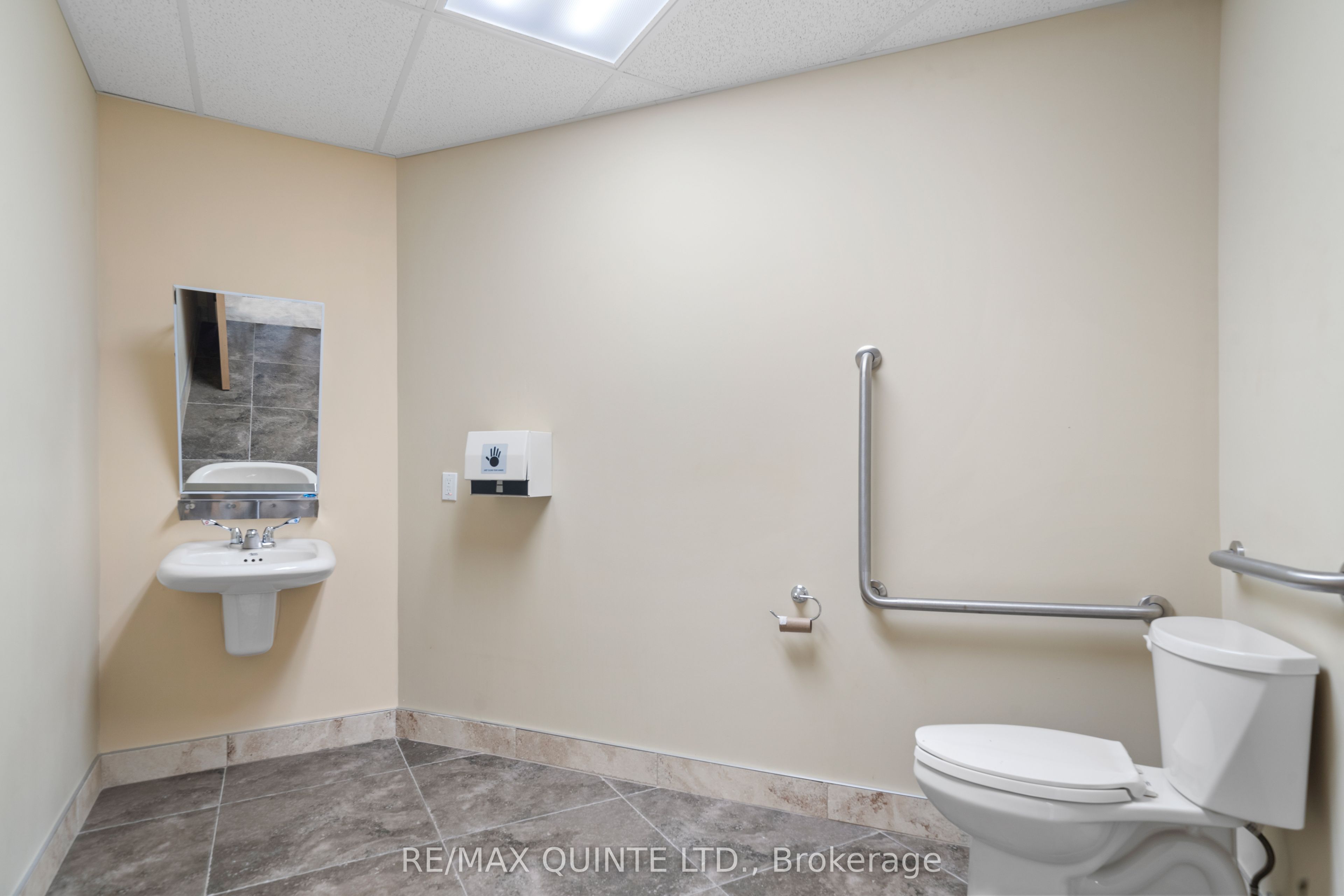 #201 - 30 King Street Property Photo 4