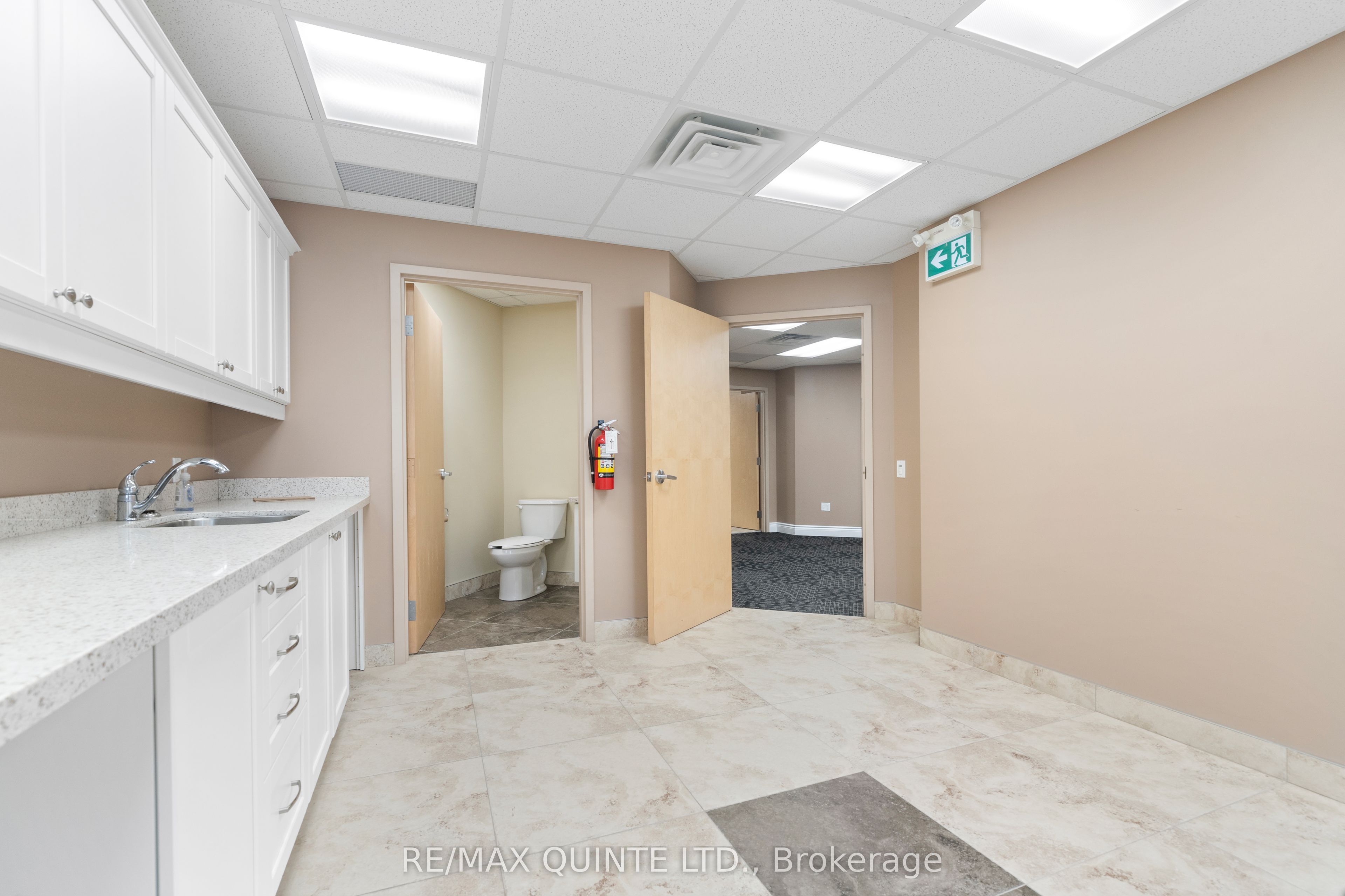 #201 - 30 King Street Property Photo 13