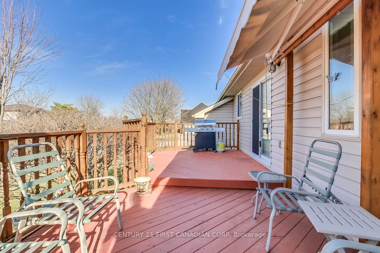 26 Stoneycreek Place Property Photo 4