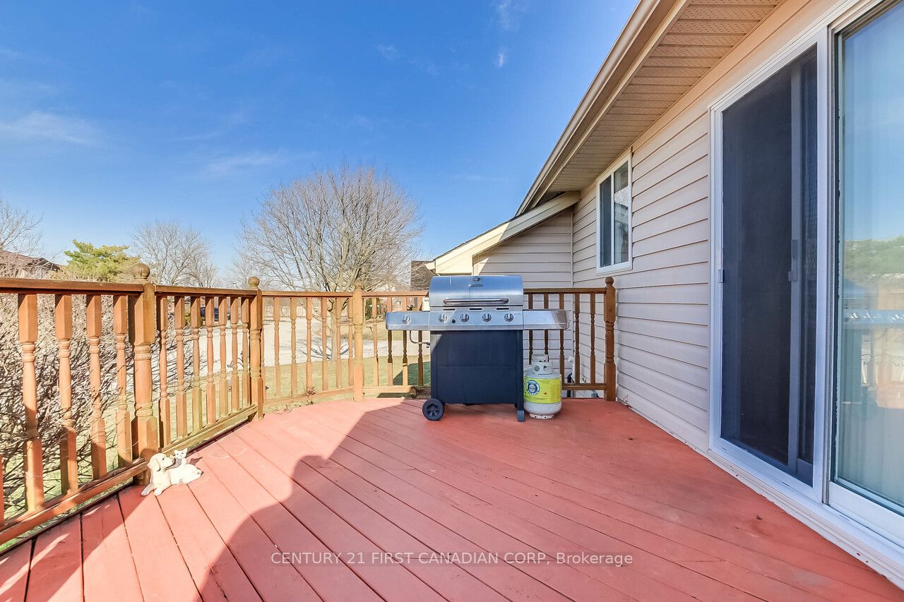 26 Stoneycreek Place Property Photo 5