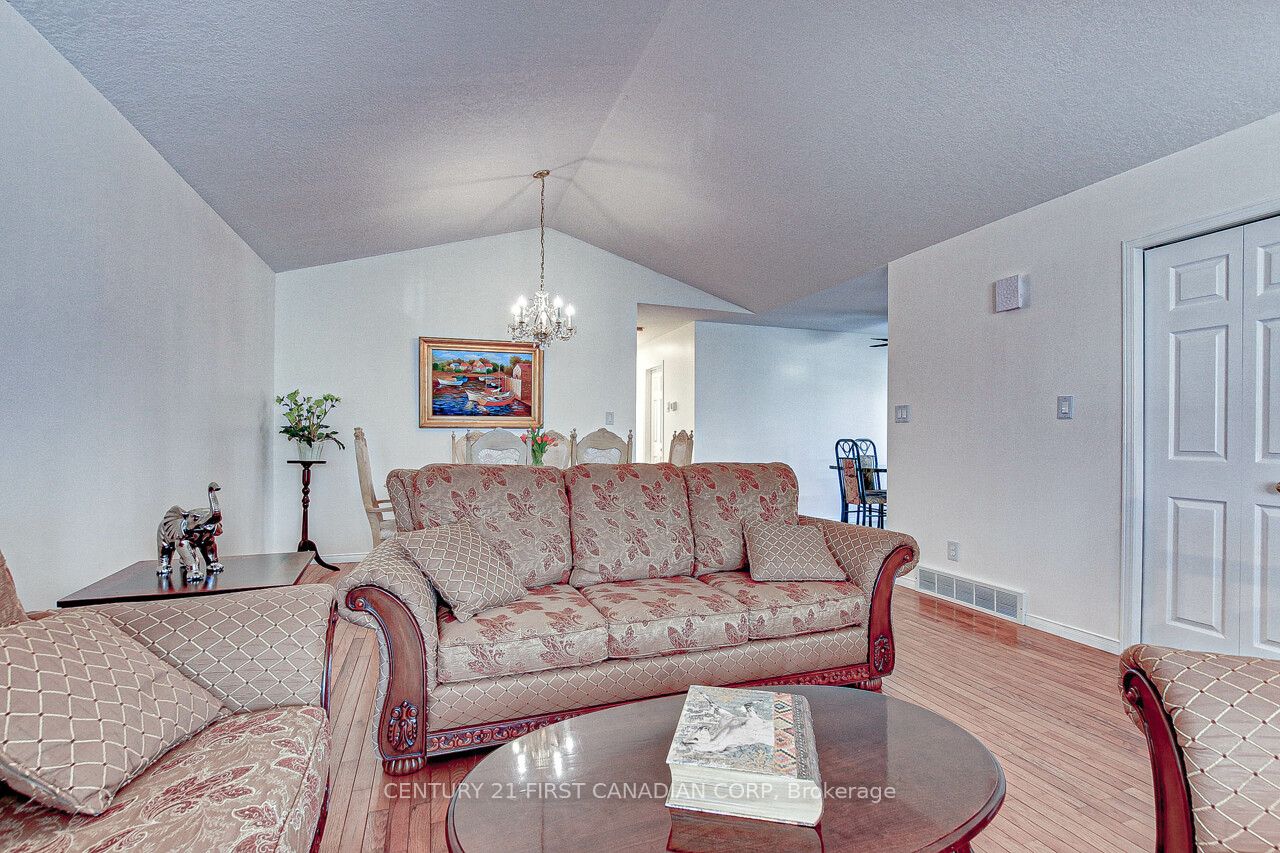 26 Stoneycreek Place Property Photo 10