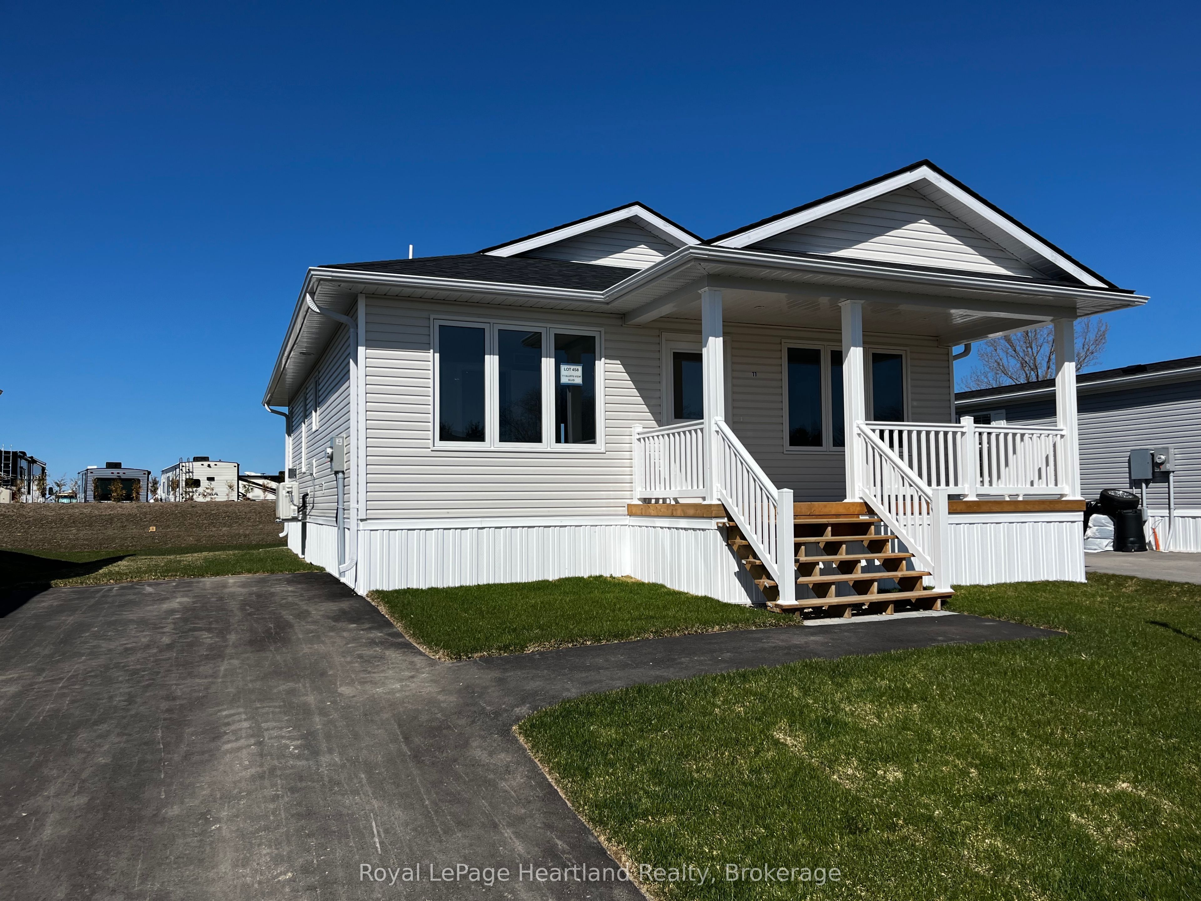 11 Bluffs View Boulevard Property Photo 1