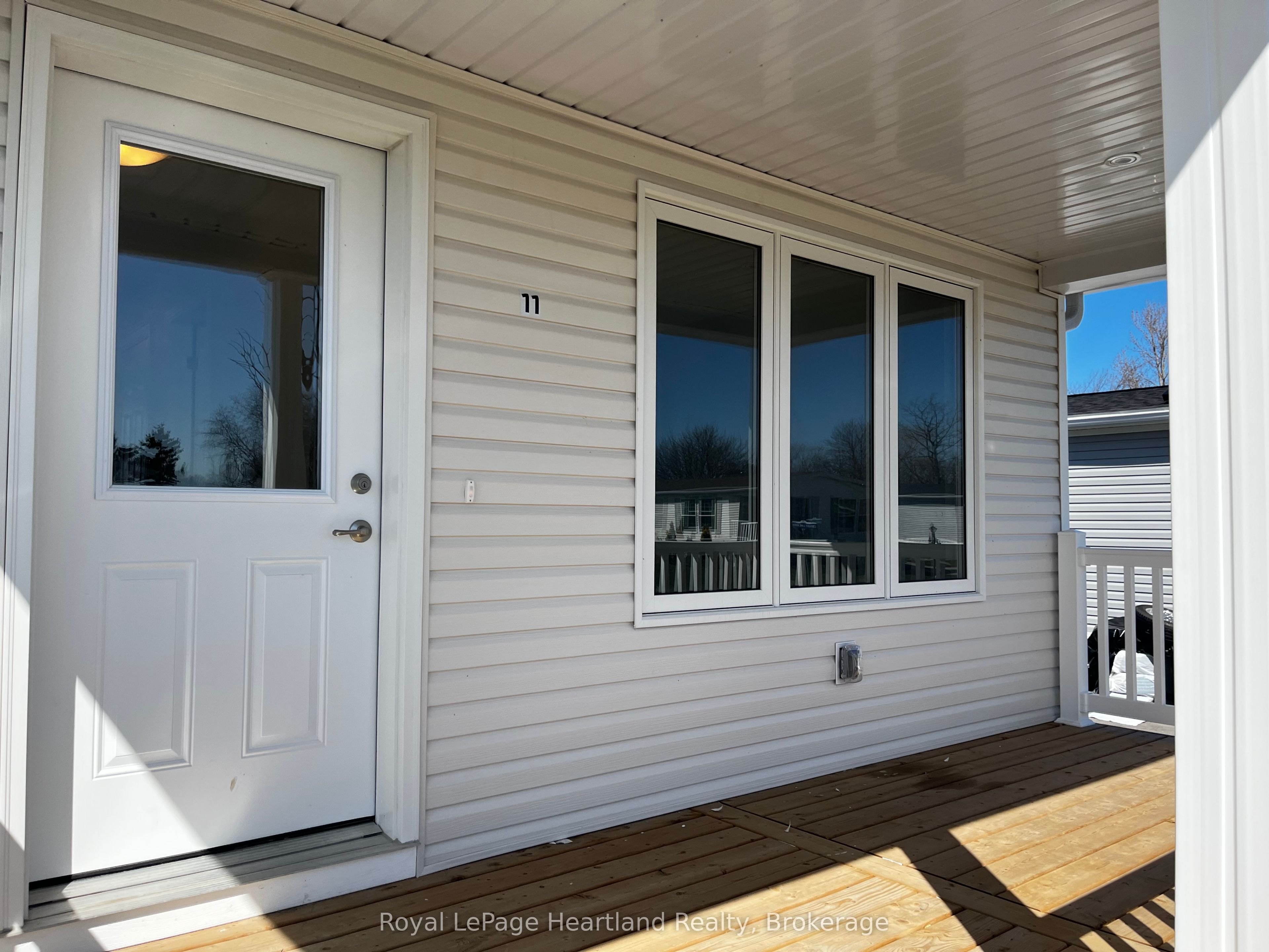 11 Bluffs View Boulevard Property Photo 3