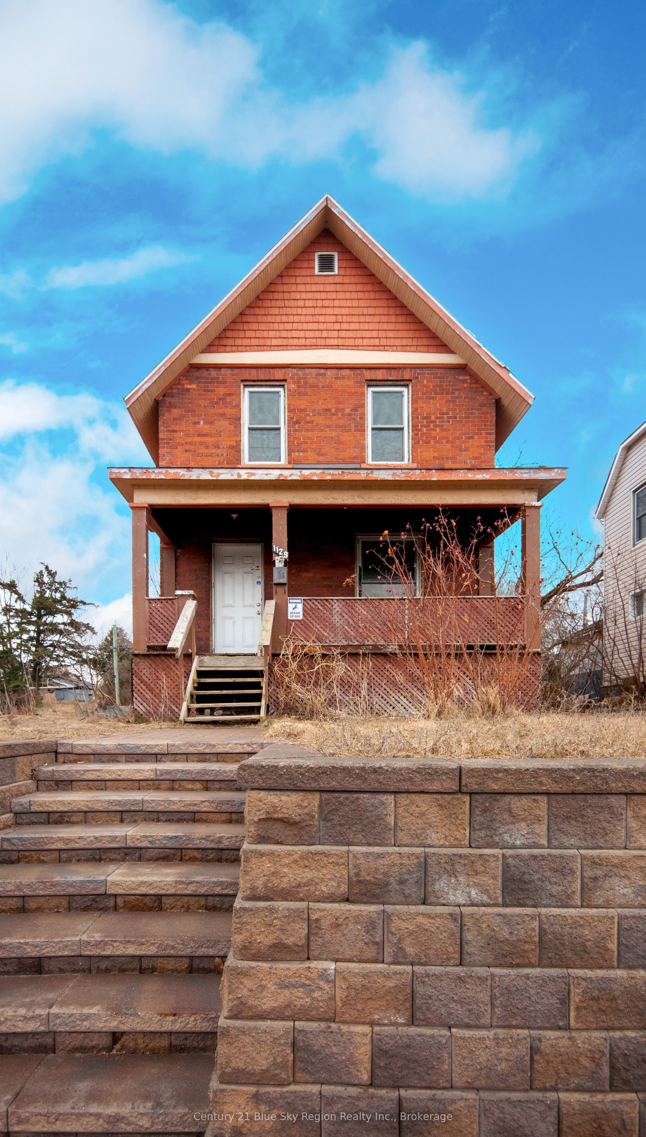 1129 Fisher St Property Photo