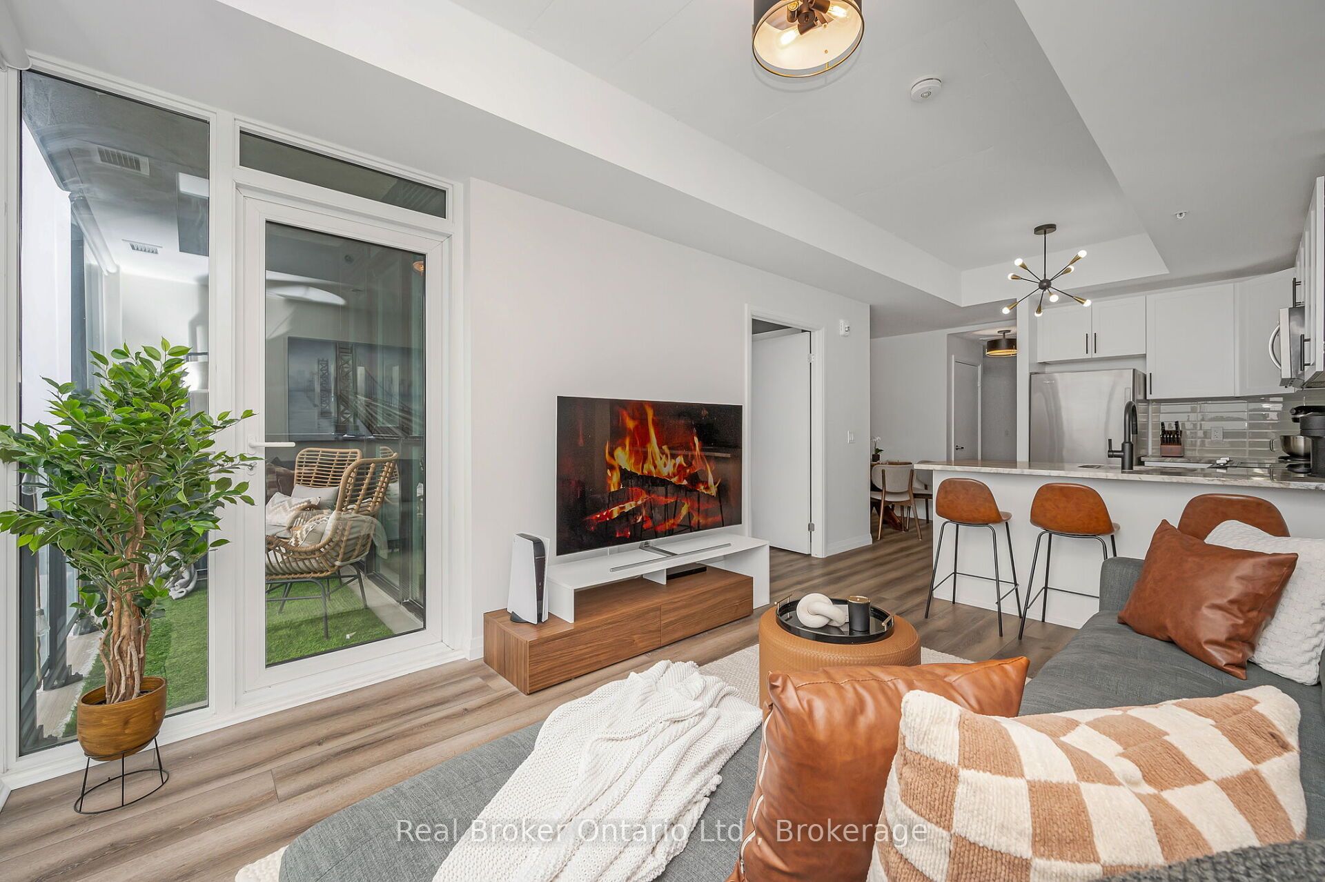 108 Garment Street 904 Property Photo 31